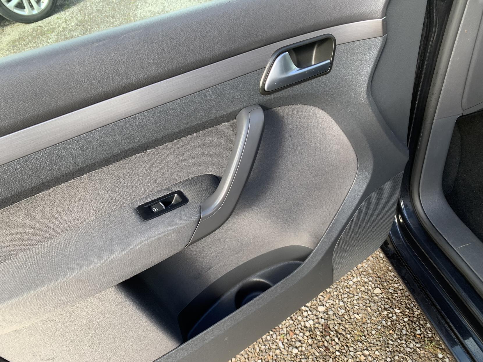 Volkswagen Touran 1.6 TDI BlueMotion Tech SE MPV 5dr Diesel DSG Euro 5 (s/s) (105 ps)