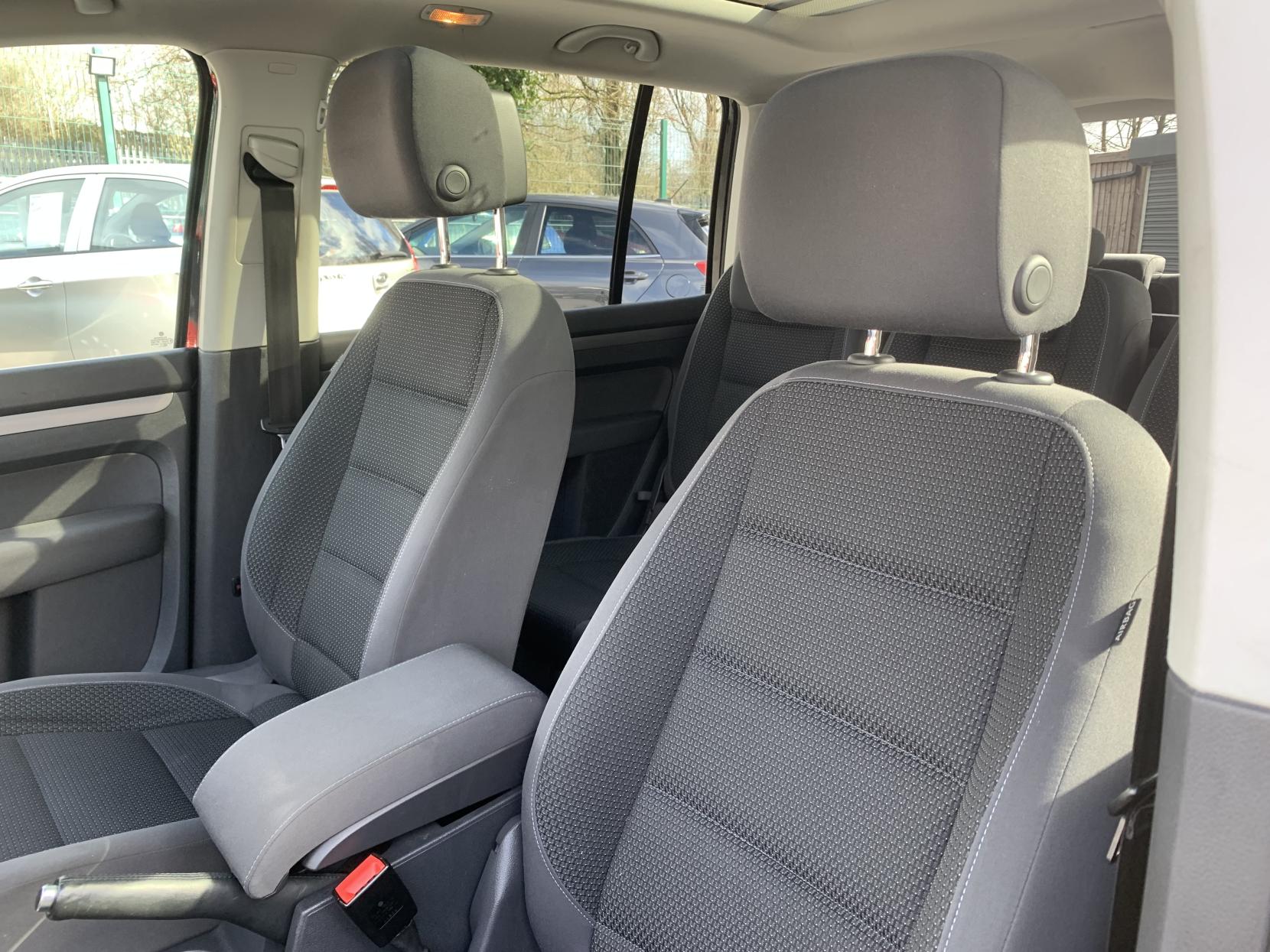 Volkswagen Touran 1.6 TDI BlueMotion Tech SE MPV 5dr Diesel DSG Euro 5 (s/s) (105 ps)