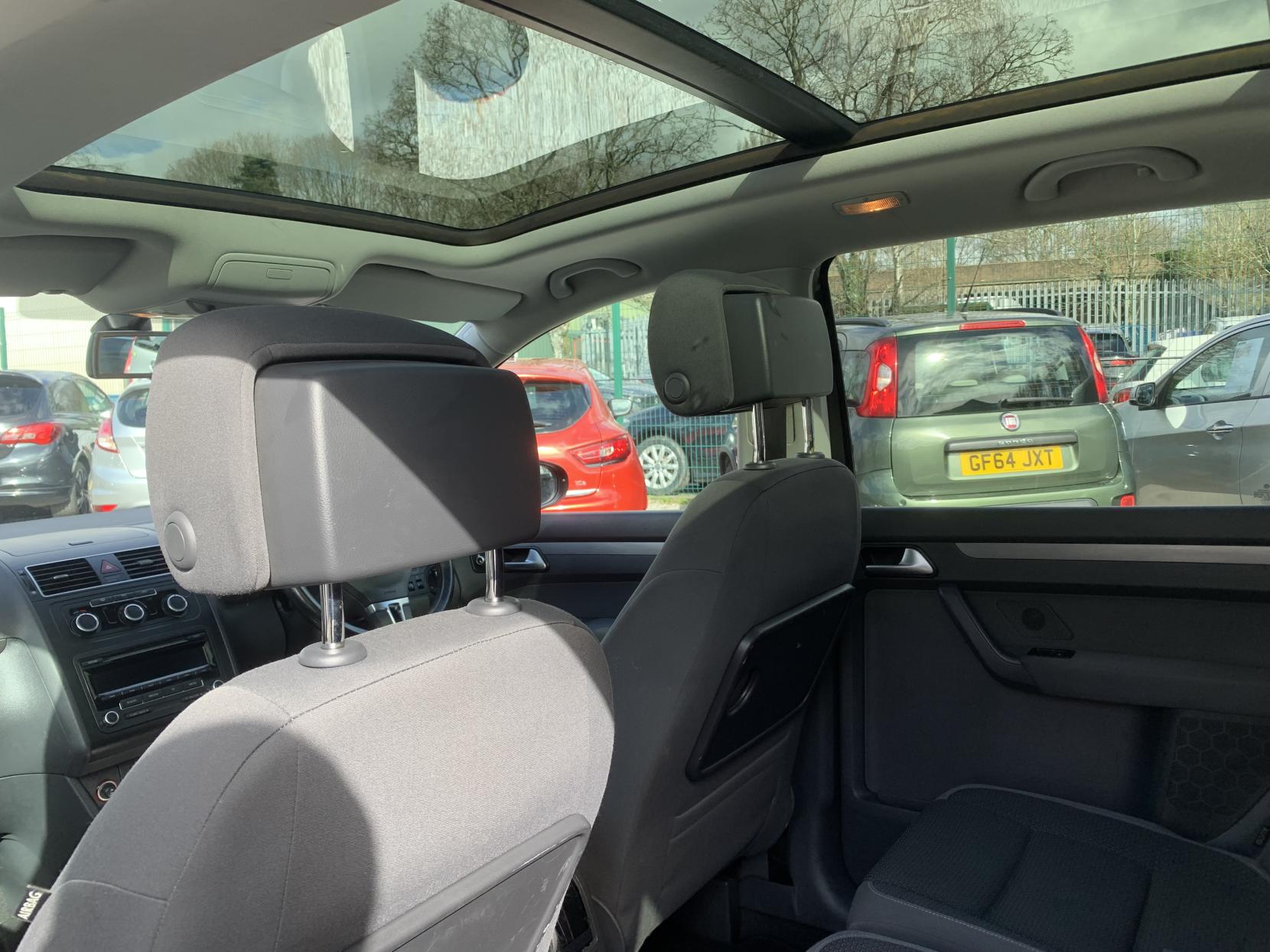 Volkswagen Touran 1.6 TDI BlueMotion Tech SE MPV 5dr Diesel DSG Euro 5 (s/s) (105 ps)