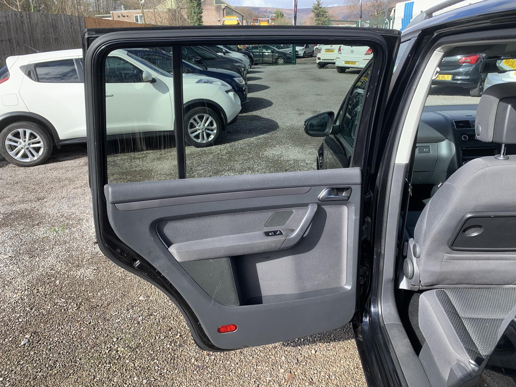 Volkswagen Touran 1.6 TDI BlueMotion Tech SE MPV 5dr Diesel DSG Euro 5 (s/s) (105 ps)