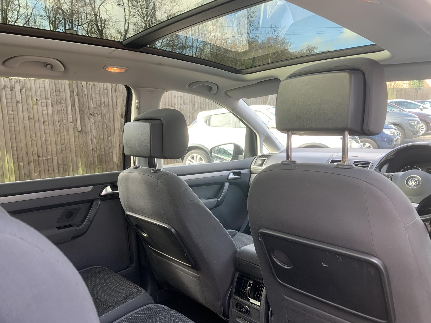 Volkswagen Touran 1.6 TDI BlueMotion Tech SE MPV 5dr Diesel DSG Euro 5 (s/s) (105 ps)