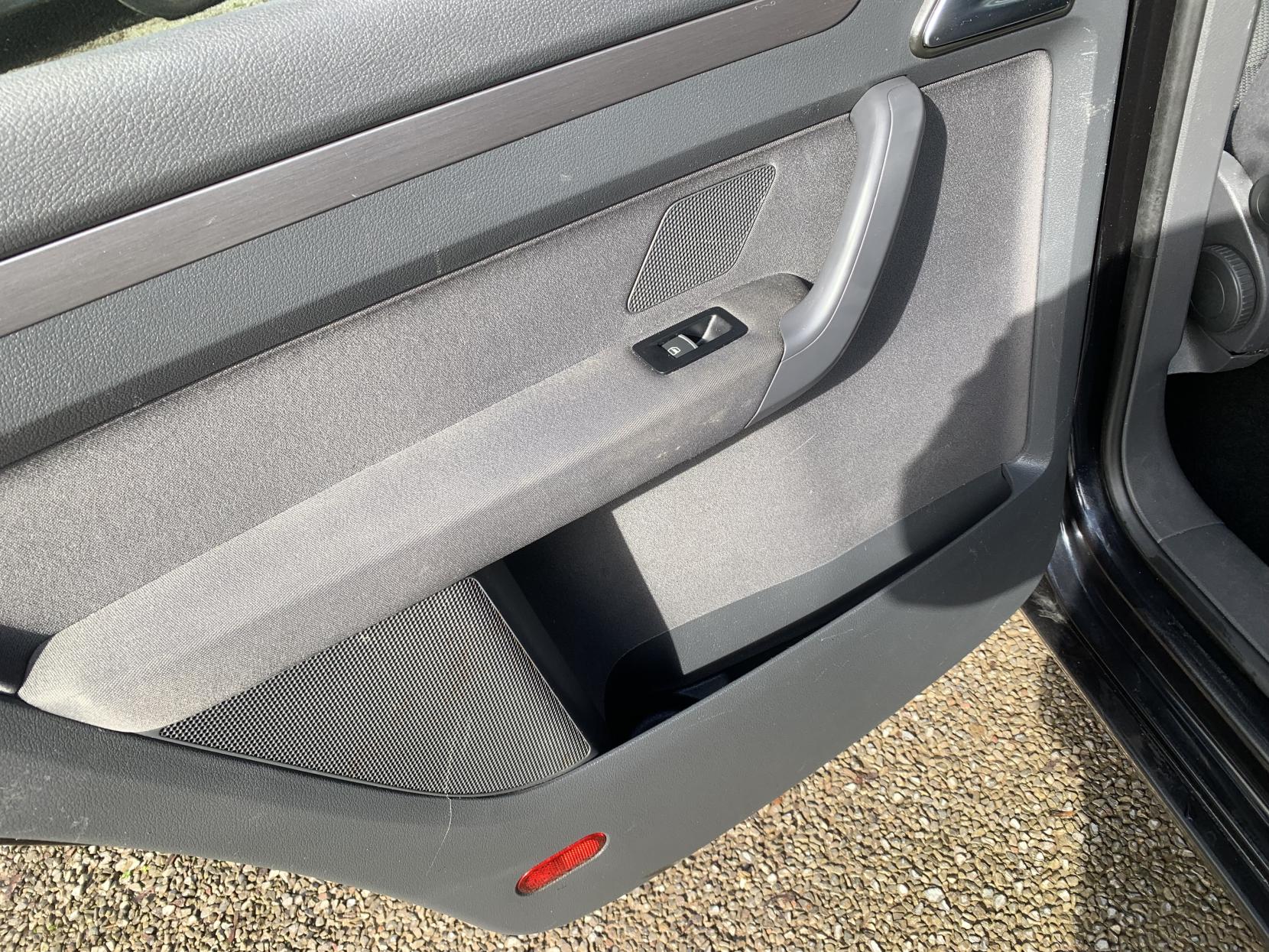 Volkswagen Touran 1.6 TDI BlueMotion Tech SE MPV 5dr Diesel DSG Euro 5 (s/s) (105 ps)