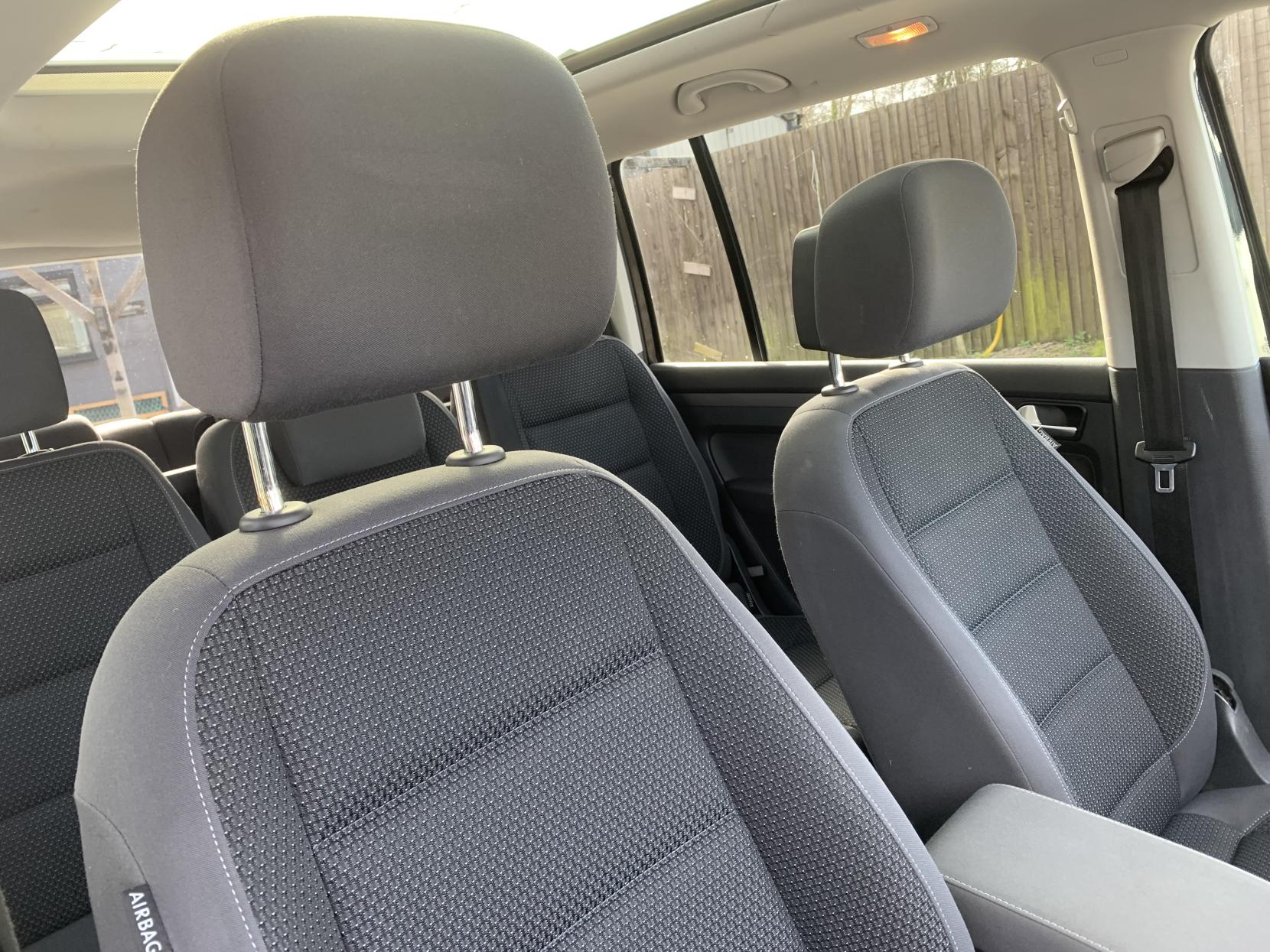 Volkswagen Touran 1.6 TDI BlueMotion Tech SE MPV 5dr Diesel DSG Euro 5 (s/s) (105 ps)