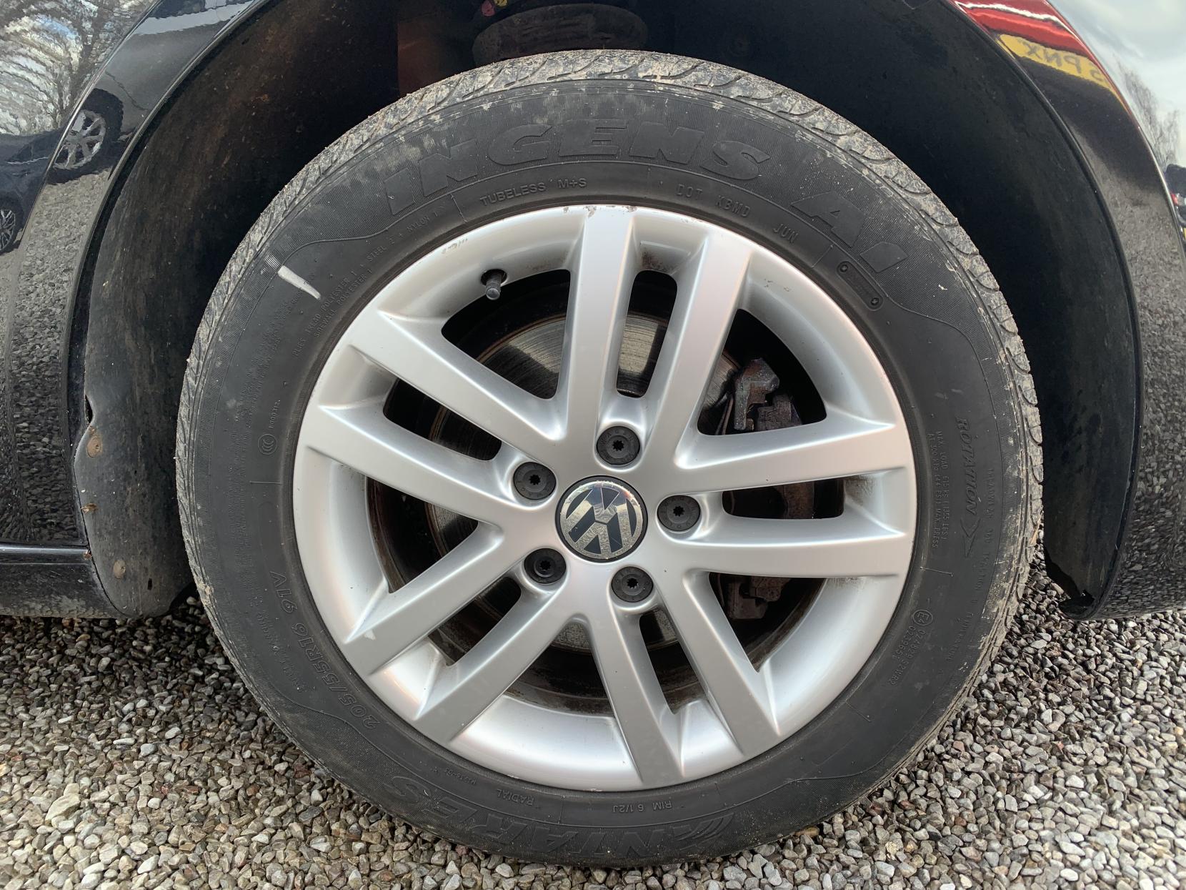 Volkswagen Touran 1.6 TDI BlueMotion Tech SE MPV 5dr Diesel DSG Euro 5 (s/s) (105 ps)