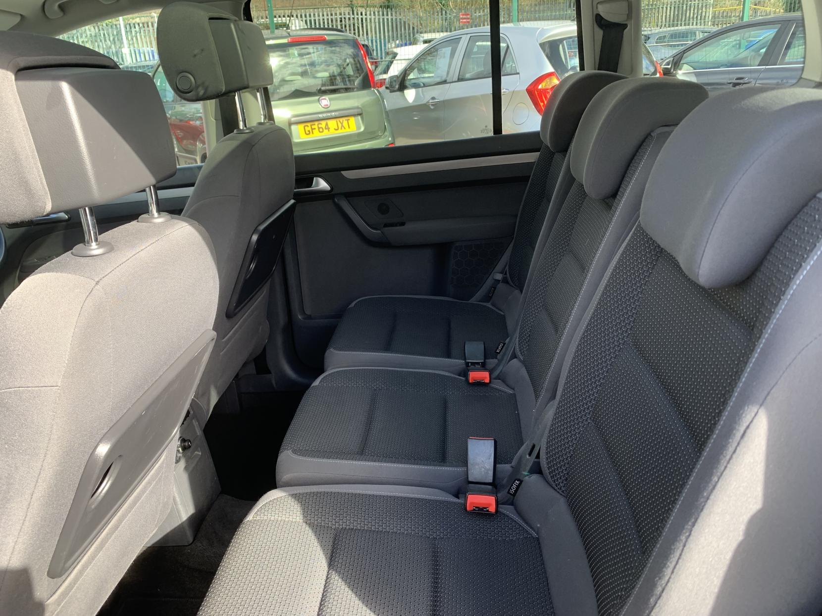 Volkswagen Touran 1.6 TDI BlueMotion Tech SE MPV 5dr Diesel DSG Euro 5 (s/s) (105 ps)