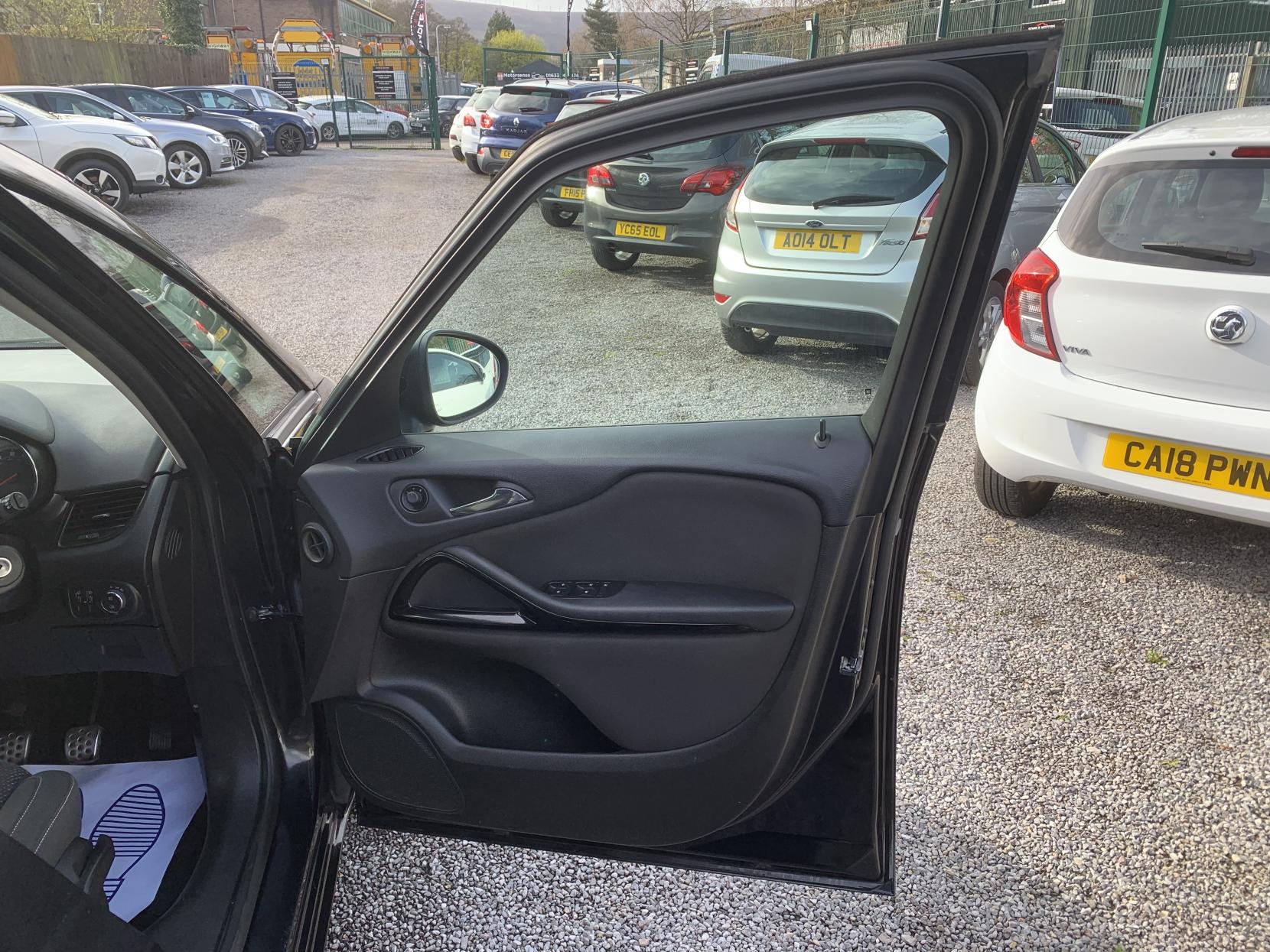 Vauxhall Zafira Tourer 1.4i Turbo SRi MPV 5dr Petrol Manual Euro 6 (140 ps)