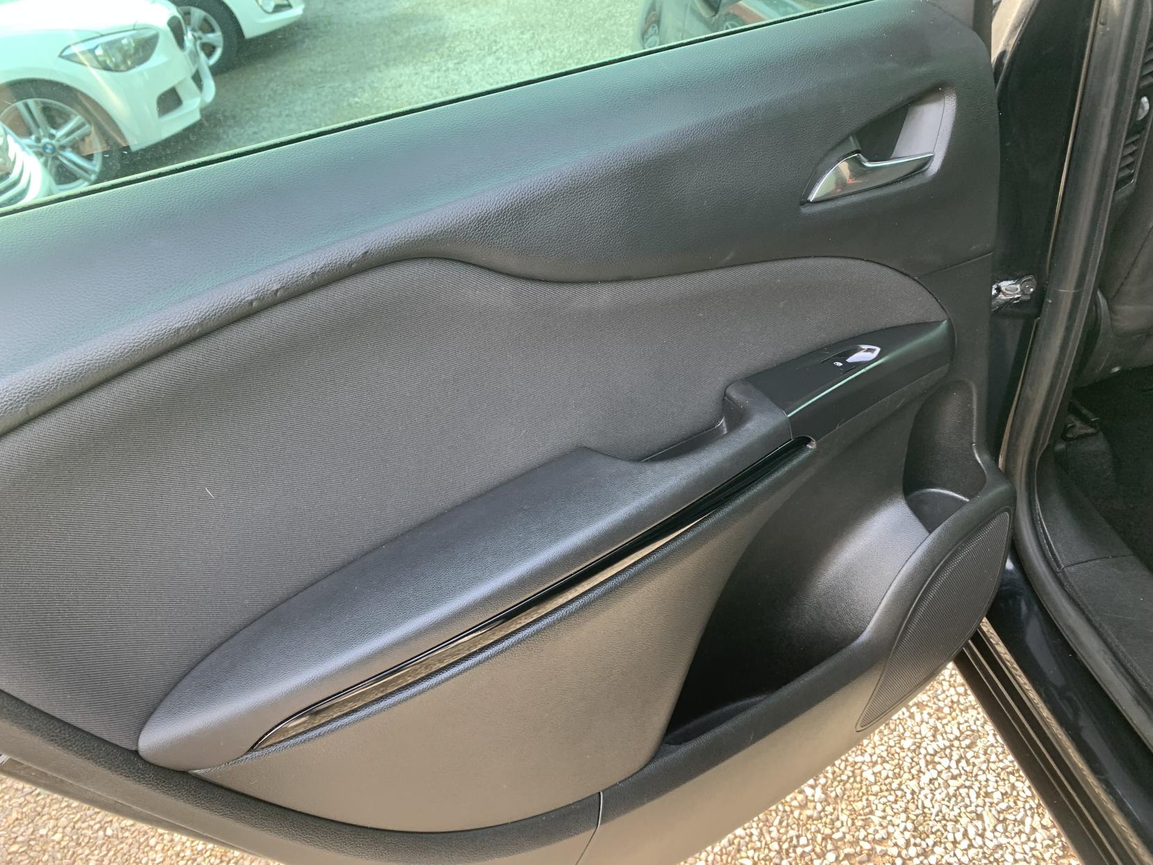 Vauxhall Zafira Tourer 1.4i Turbo SRi MPV 5dr Petrol Manual Euro 6 (140 ps)