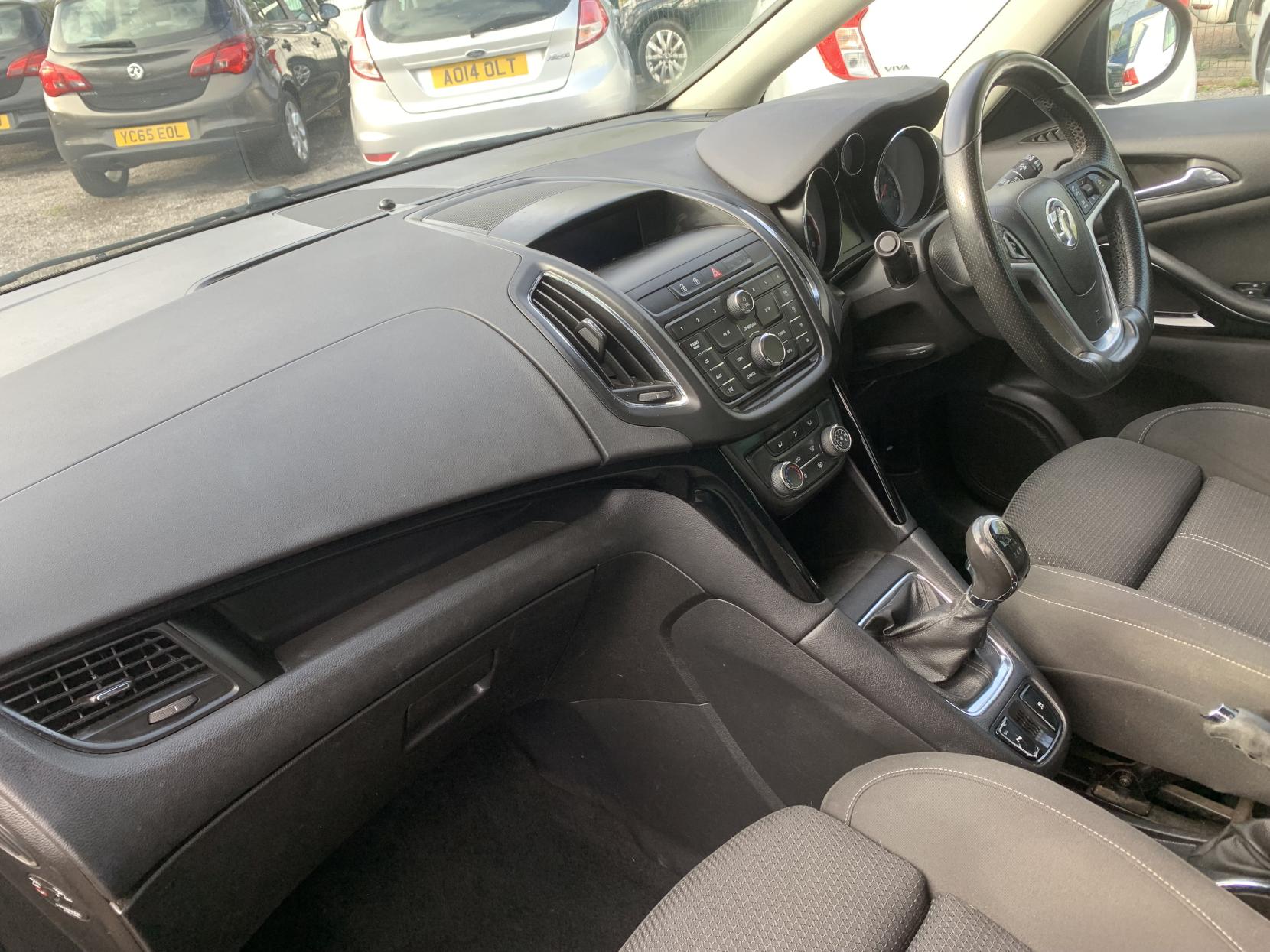 Vauxhall Zafira Tourer 1.4i Turbo SRi MPV 5dr Petrol Manual Euro 6 (140 ps)