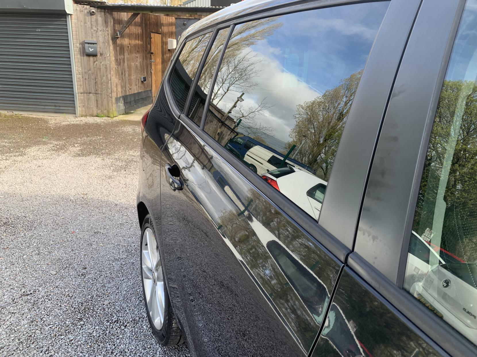 Vauxhall Zafira Tourer 1.4i Turbo SRi MPV 5dr Petrol Manual Euro 6 (140 ps)