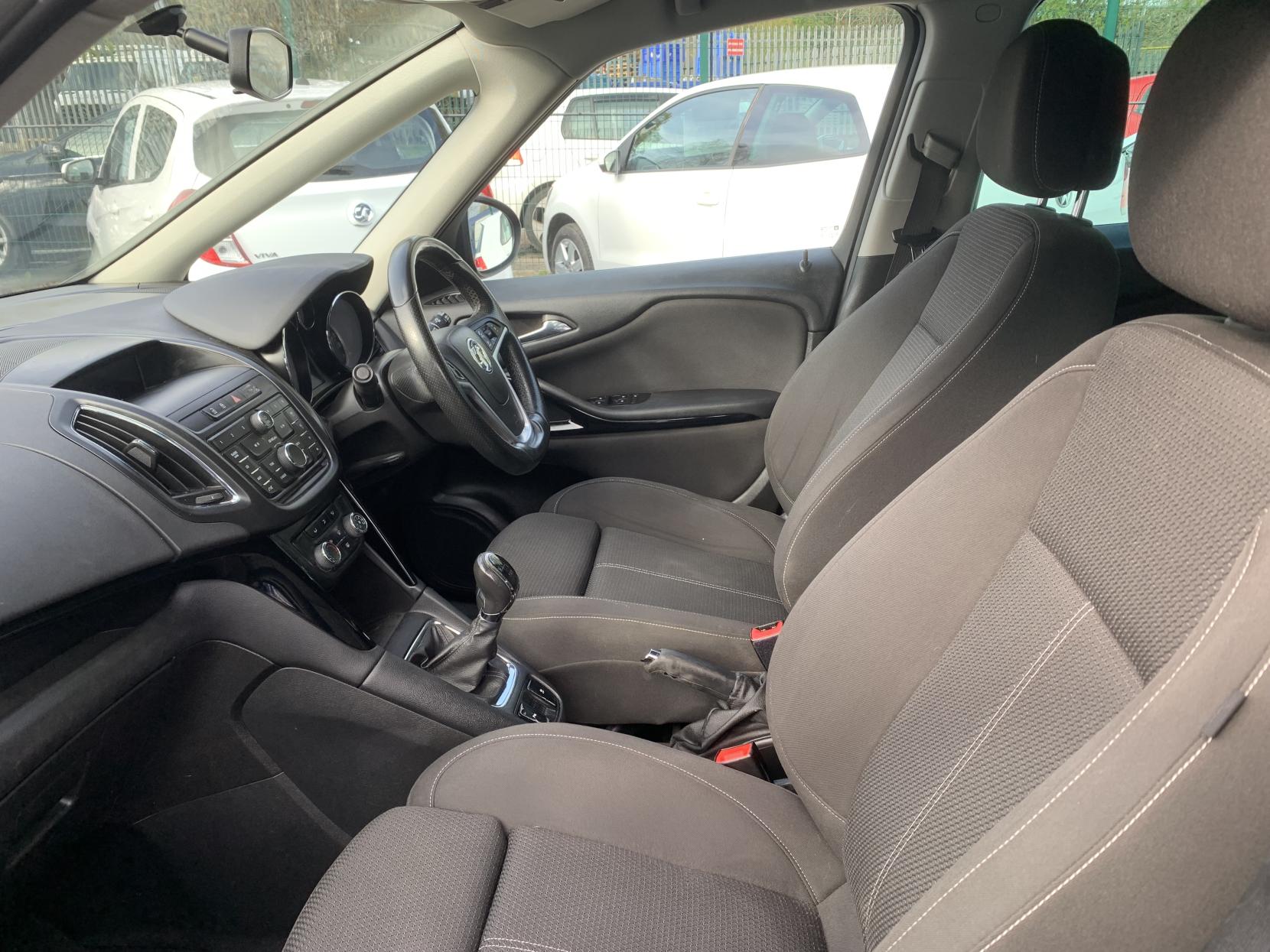 Vauxhall Zafira Tourer 1.4i Turbo SRi MPV 5dr Petrol Manual Euro 6 (140 ps)