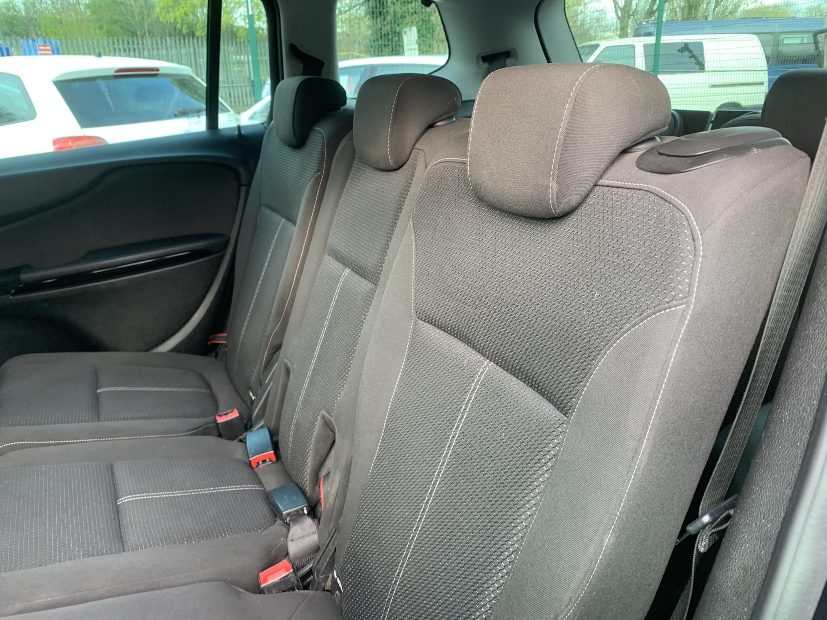 Vauxhall Zafira Tourer 1.4i Turbo SRi MPV 5dr Petrol Manual Euro 6 (140 ps)