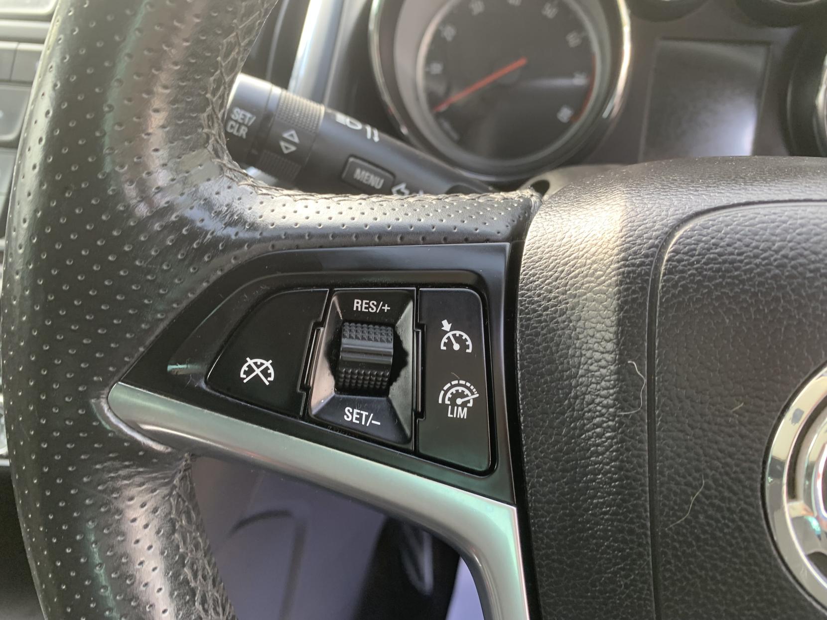 Vauxhall Zafira Tourer 1.4i Turbo SRi MPV 5dr Petrol Manual Euro 6 (140 ps)