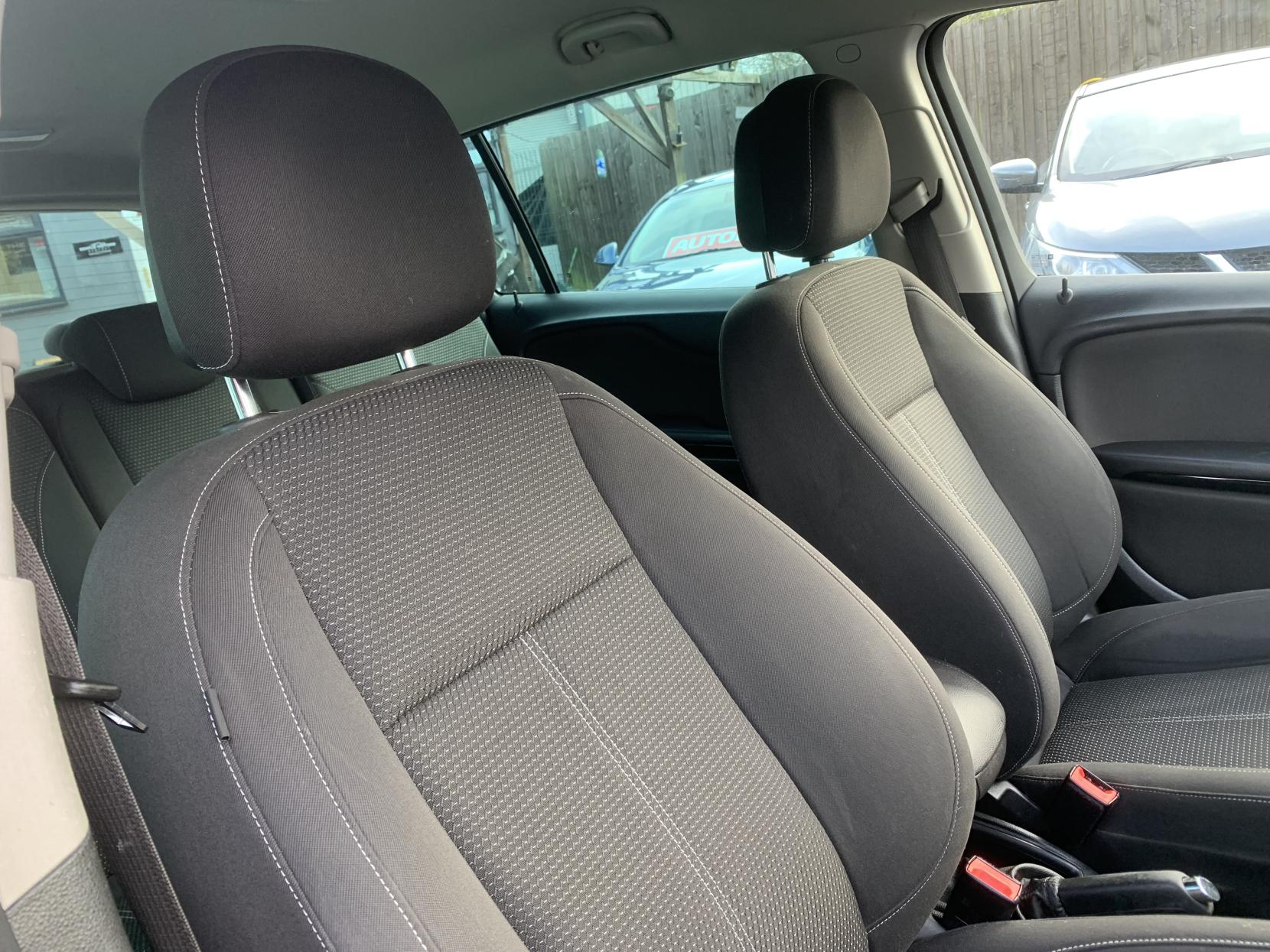 Vauxhall Zafira Tourer 1.4i Turbo SRi MPV 5dr Petrol Manual Euro 6 (140 ps)