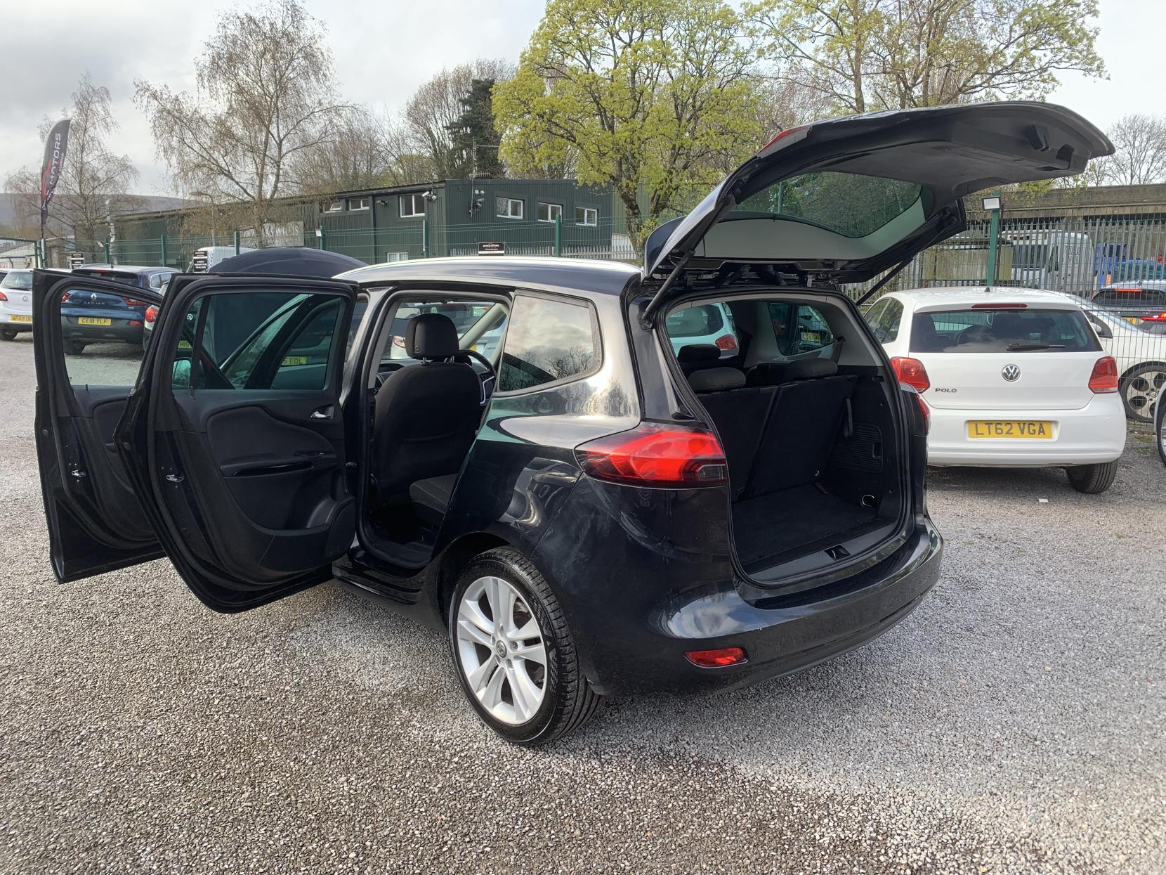 Vauxhall Zafira Tourer 1.4i Turbo SRi MPV 5dr Petrol Manual Euro 6 (140 ps)