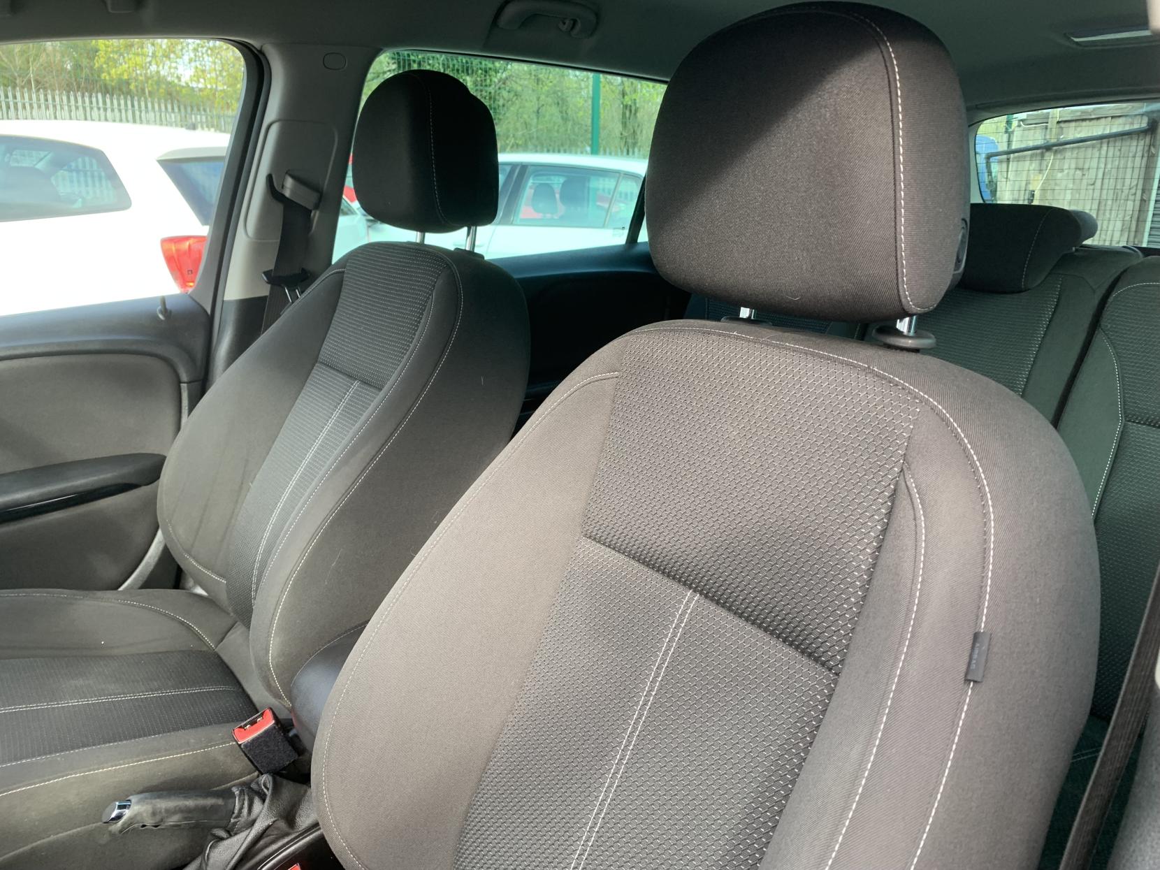 Vauxhall Zafira Tourer 1.4i Turbo SRi MPV 5dr Petrol Manual Euro 6 (140 ps)