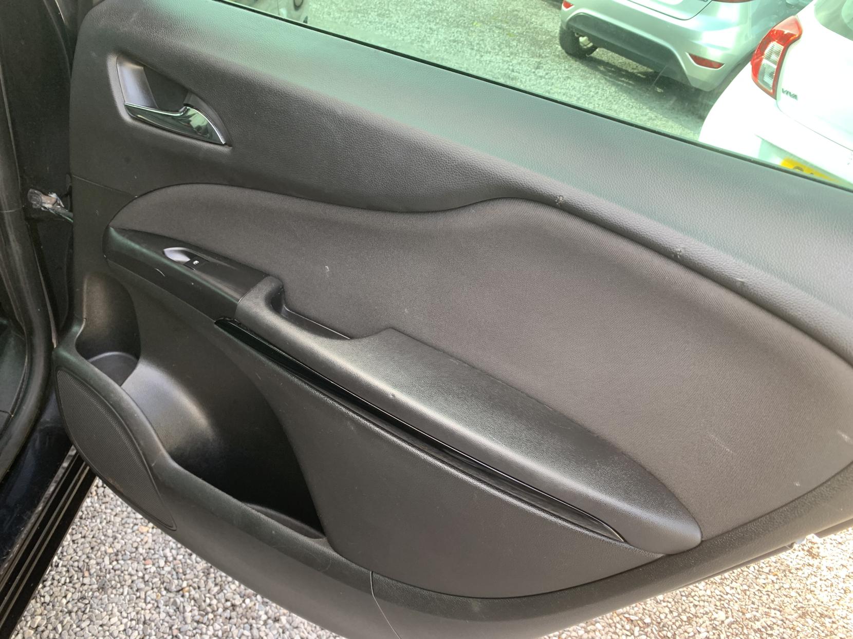 Vauxhall Zafira Tourer 1.4i Turbo SRi MPV 5dr Petrol Manual Euro 6 (140 ps)