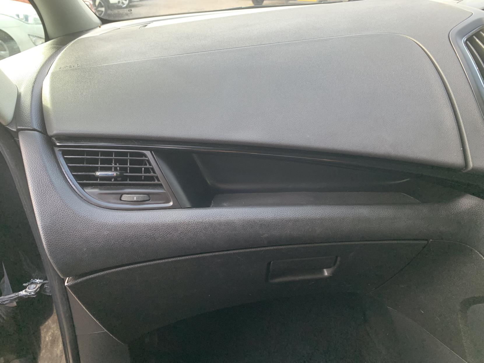 Vauxhall Zafira Tourer 1.4i Turbo SRi MPV 5dr Petrol Manual Euro 6 (140 ps)