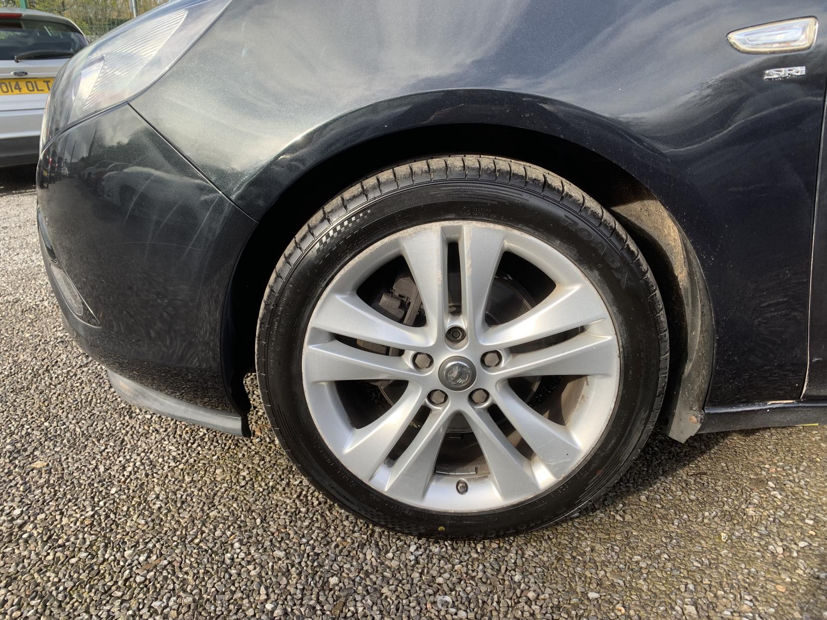 Vauxhall Zafira Tourer 1.4i Turbo SRi MPV 5dr Petrol Manual Euro 6 (140 ps)