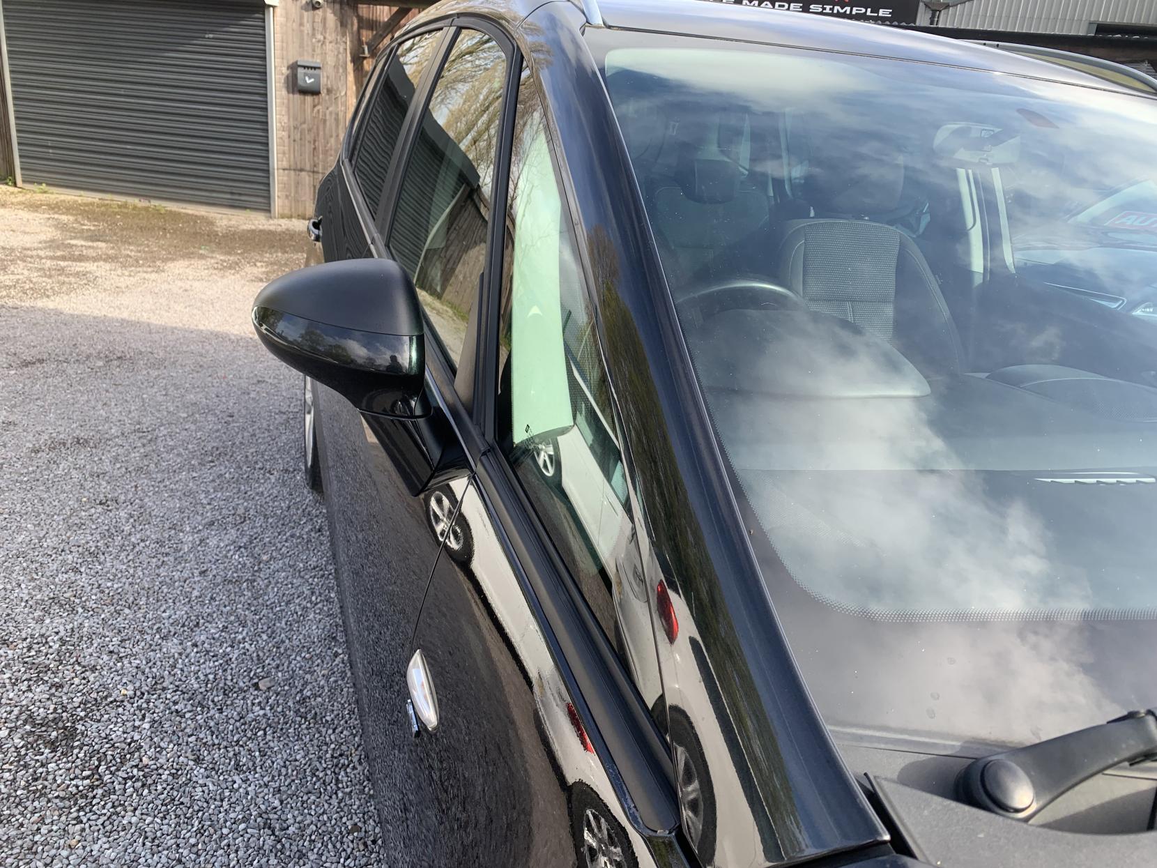 Vauxhall Zafira Tourer 1.4i Turbo SRi MPV 5dr Petrol Manual Euro 6 (140 ps)