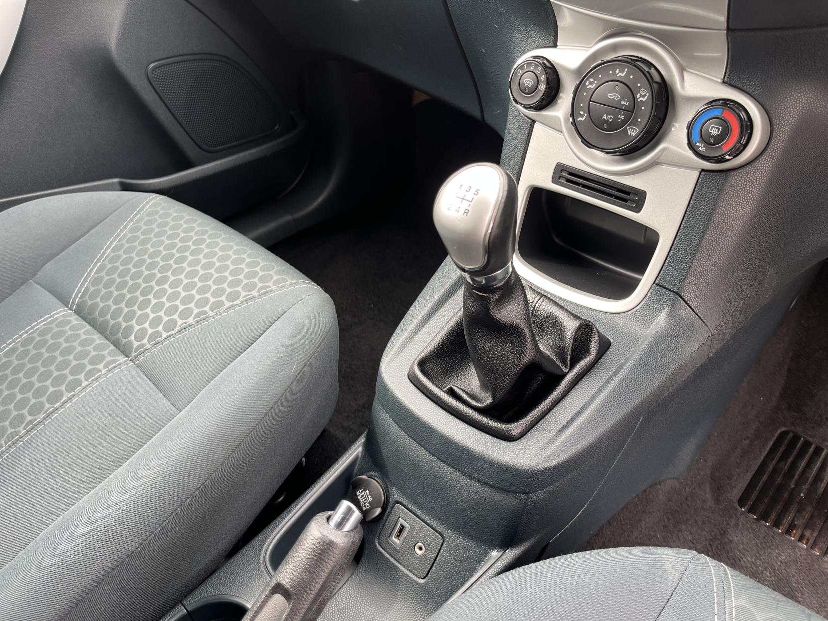 2012 00 FORD FIESTA
