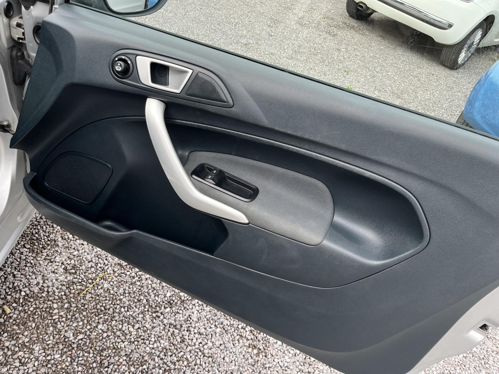 2012 00 FORD FIESTA