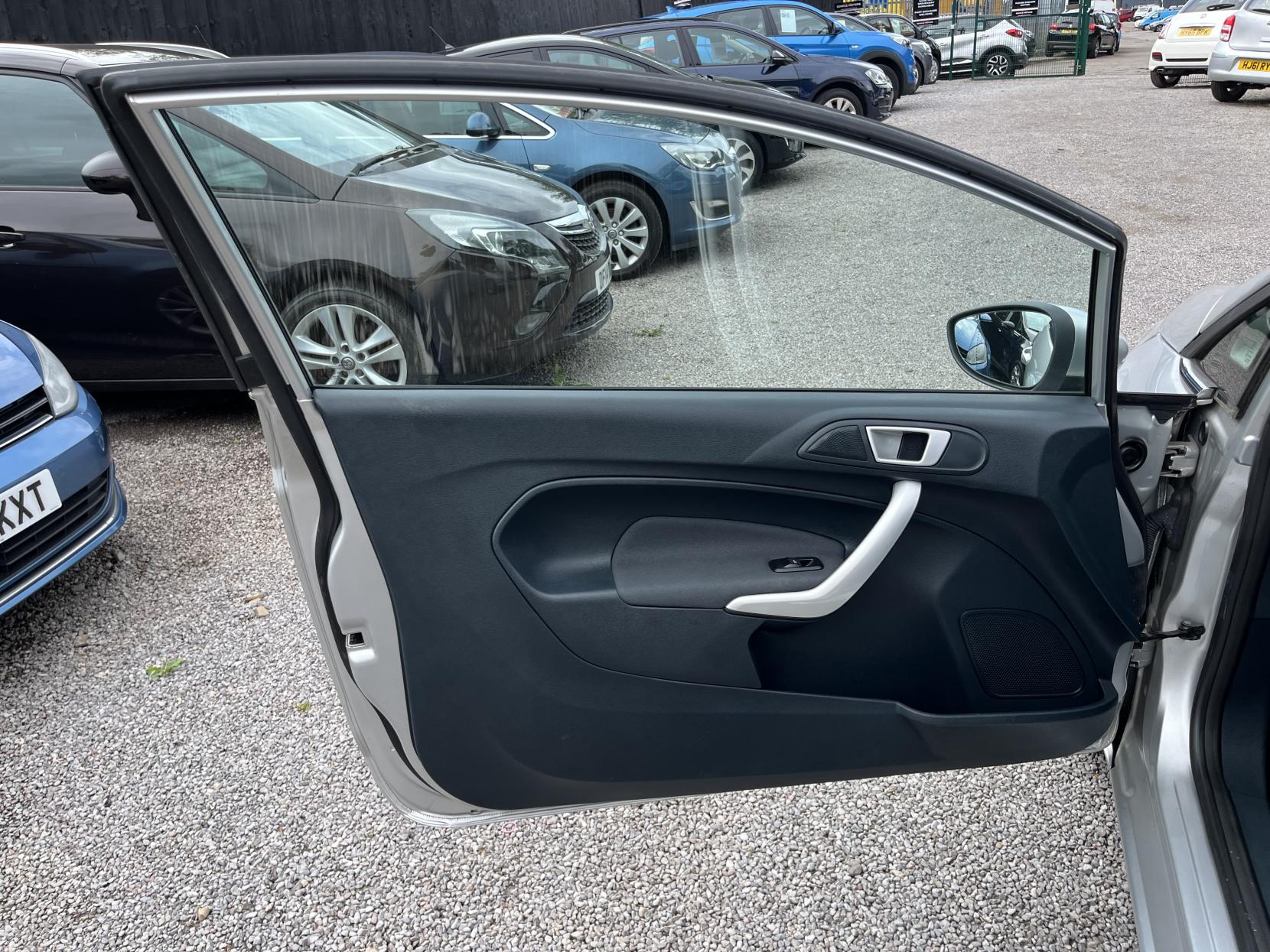 2012 00 FORD FIESTA
