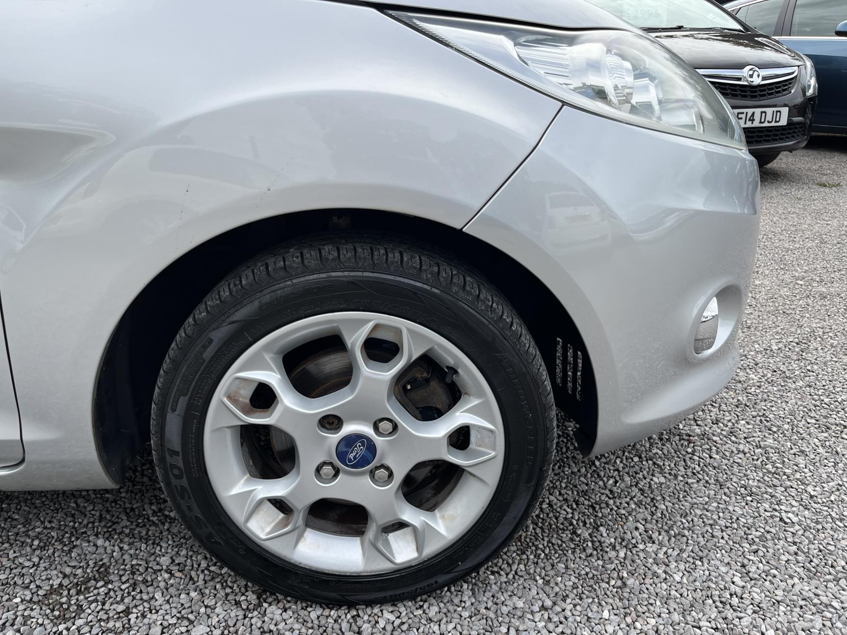 2012 00 FORD FIESTA