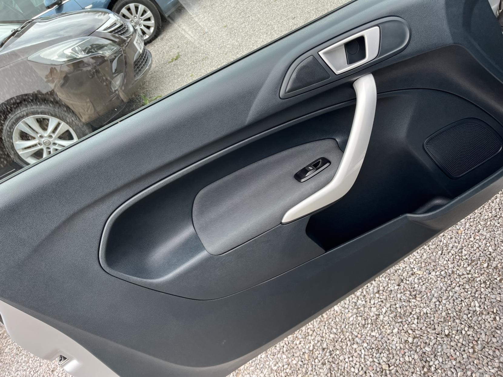 2012 00 FORD FIESTA