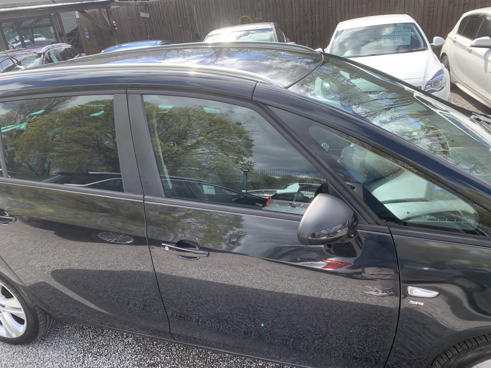 Vauxhall Zafira Tourer 1.4i Turbo SRi MPV 5dr Petrol Manual Euro 6 (140 ps)