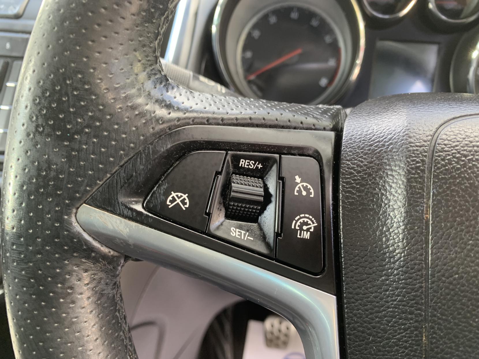 Vauxhall Zafira Tourer 1.4i Turbo SRi MPV 5dr Petrol Manual Euro 6 (140 ps)