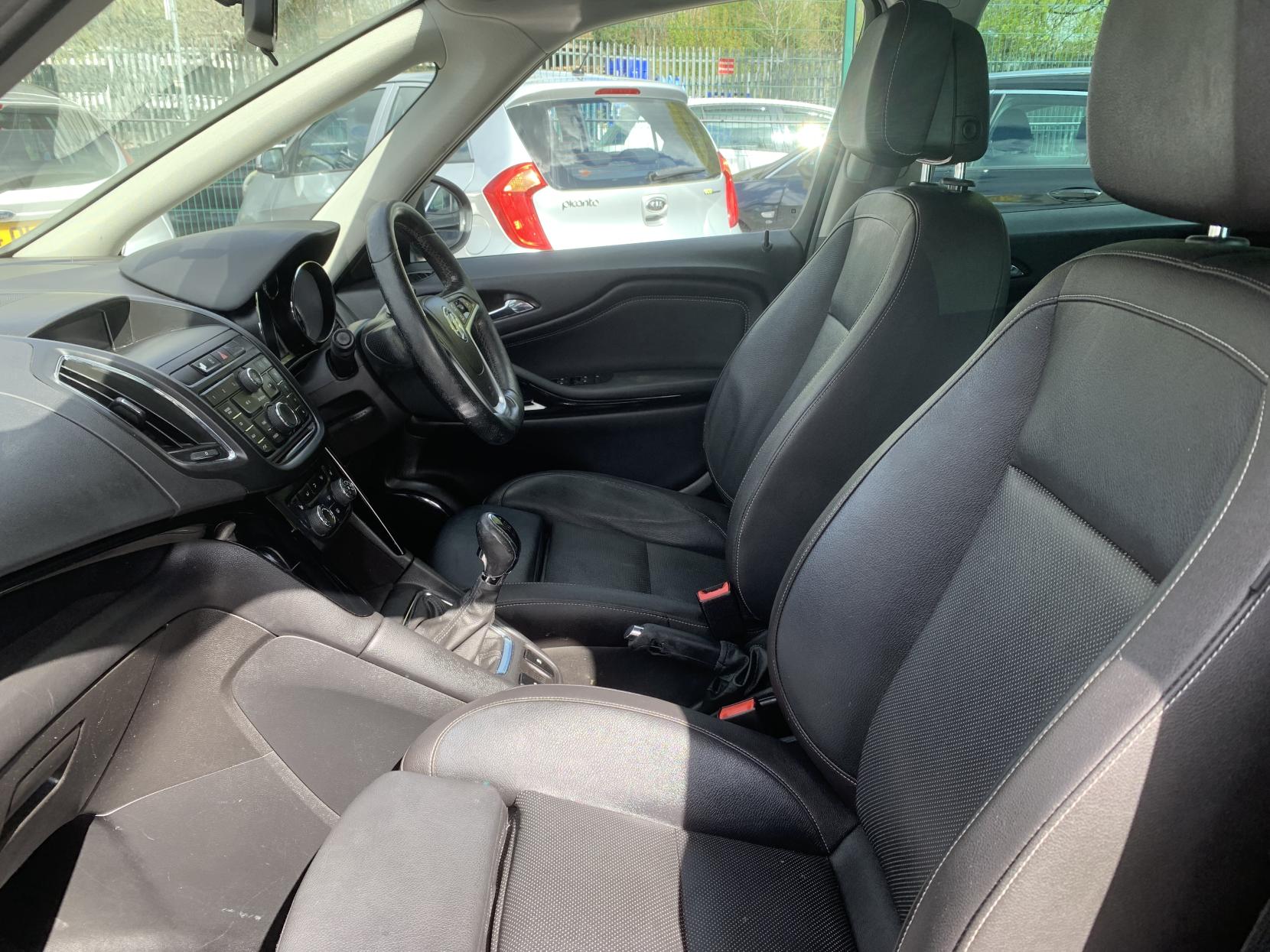 Vauxhall Zafira Tourer 1.4i Turbo SRi MPV 5dr Petrol Manual Euro 6 (140 ps)