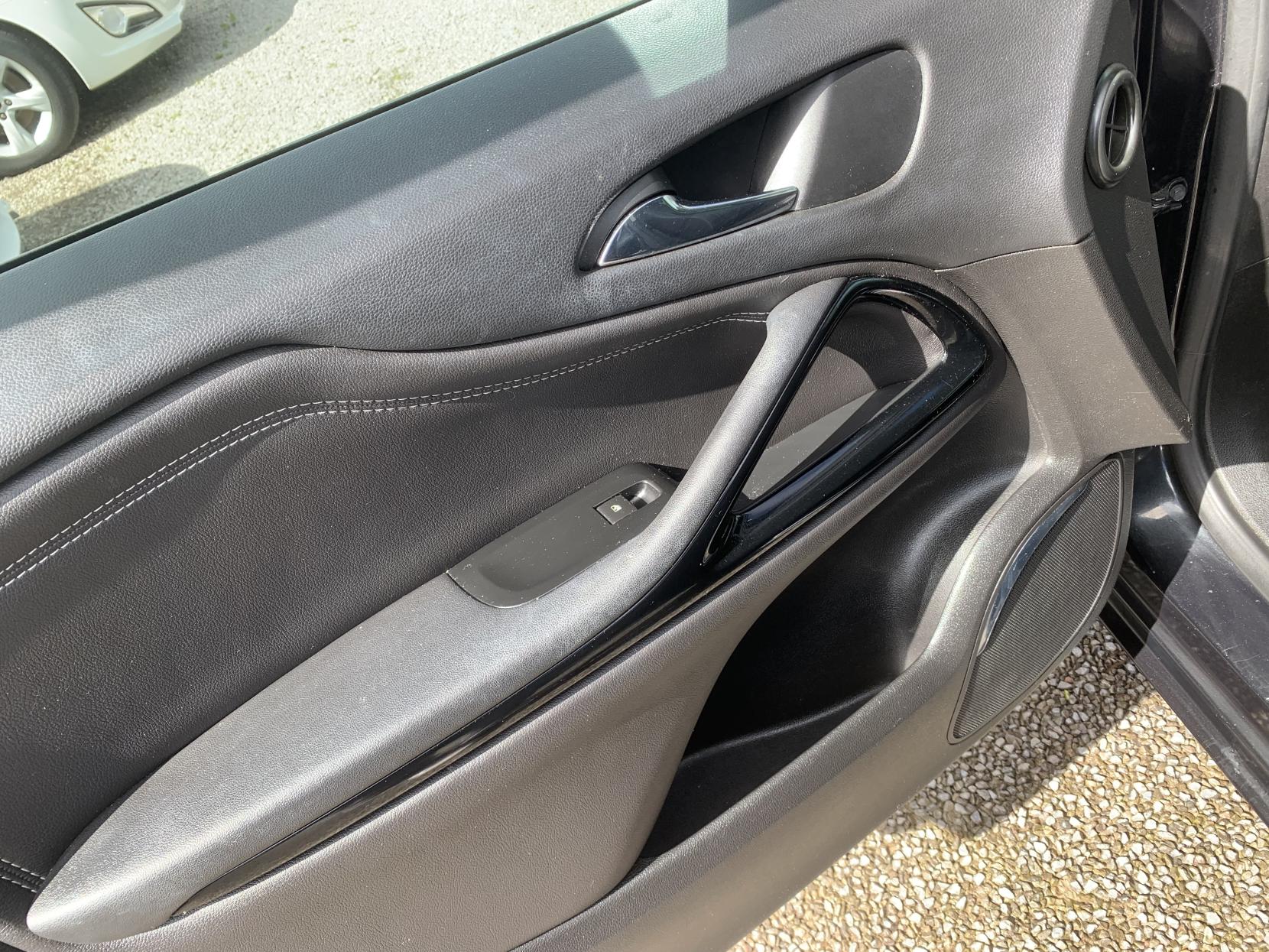 Vauxhall Zafira Tourer 1.4i Turbo SRi MPV 5dr Petrol Manual Euro 6 (140 ps)