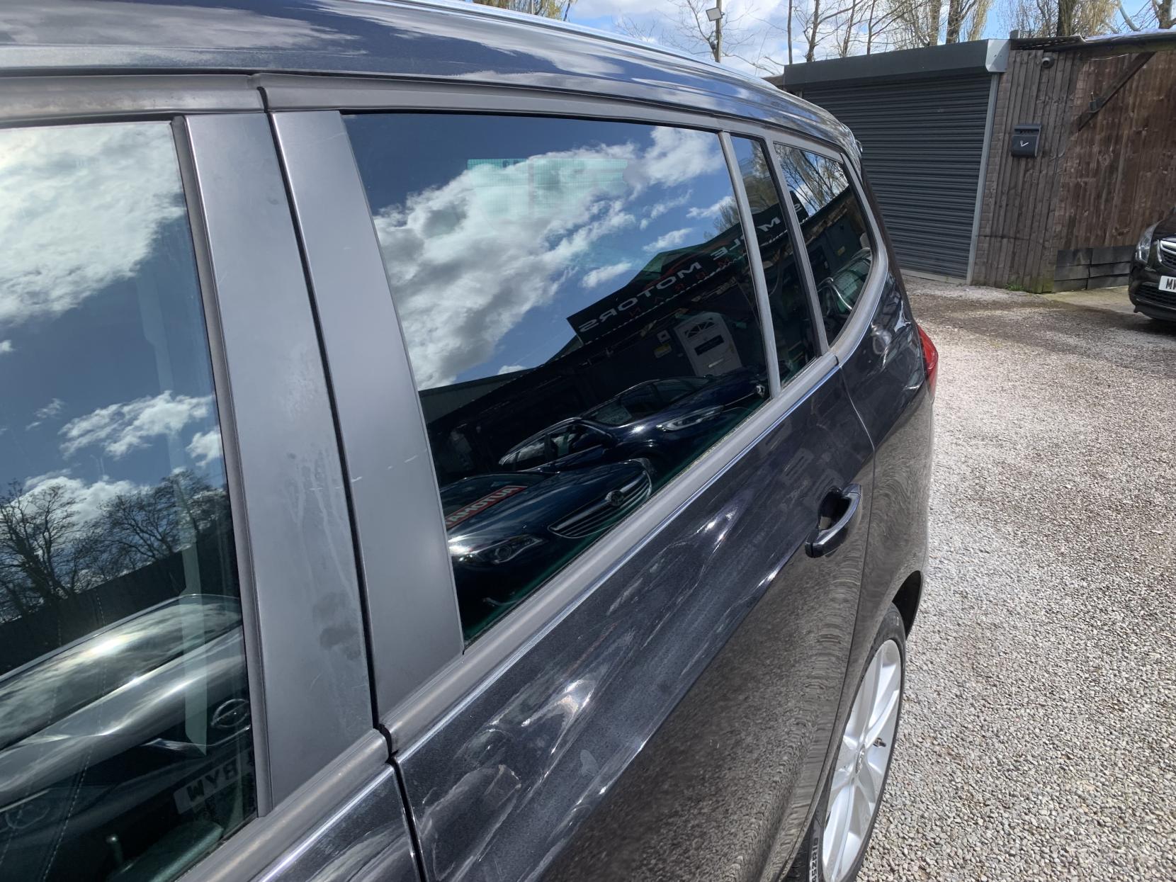 Vauxhall Zafira Tourer 1.4i Turbo SRi MPV 5dr Petrol Manual Euro 6 (140 ps)