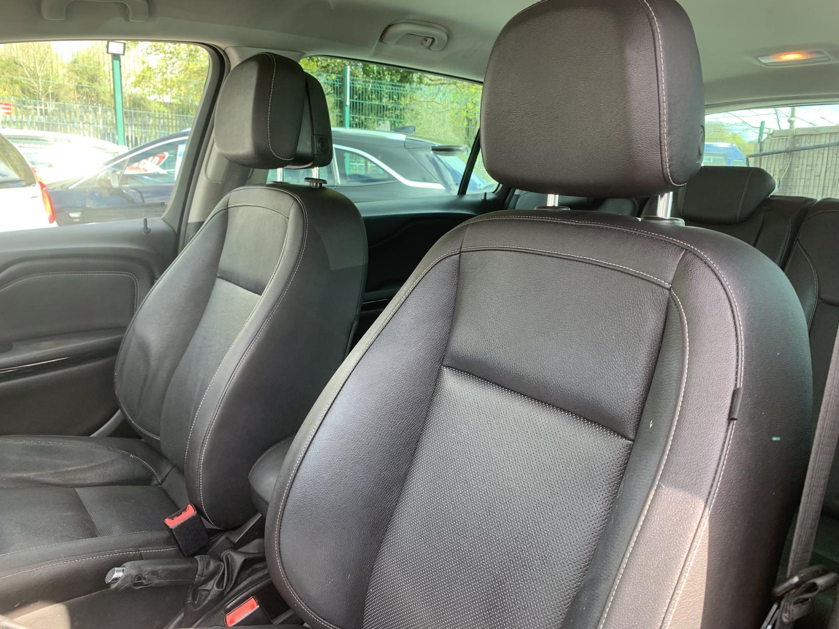 Vauxhall Zafira Tourer 1.4i Turbo SRi MPV 5dr Petrol Manual Euro 6 (140 ps)