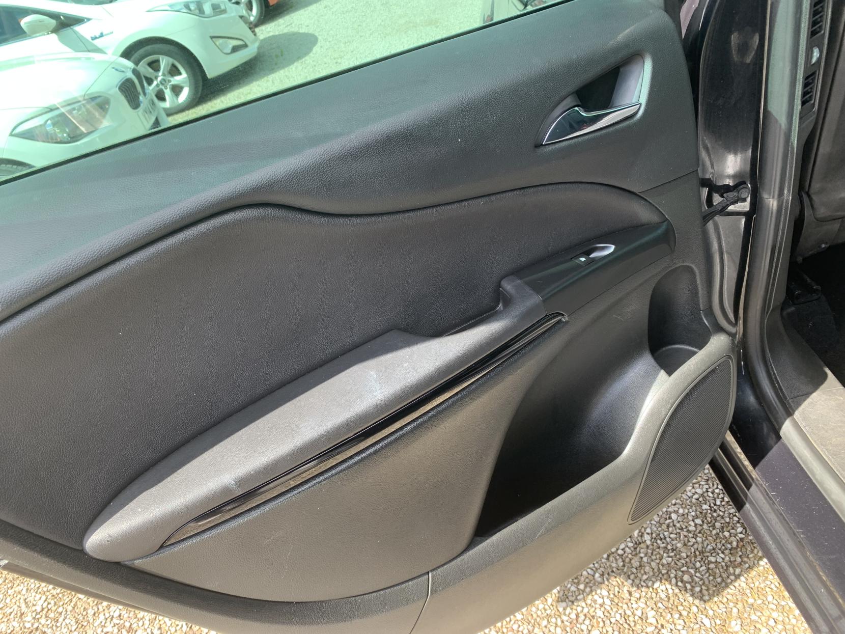 Vauxhall Zafira Tourer 1.4i Turbo SRi MPV 5dr Petrol Manual Euro 6 (140 ps)