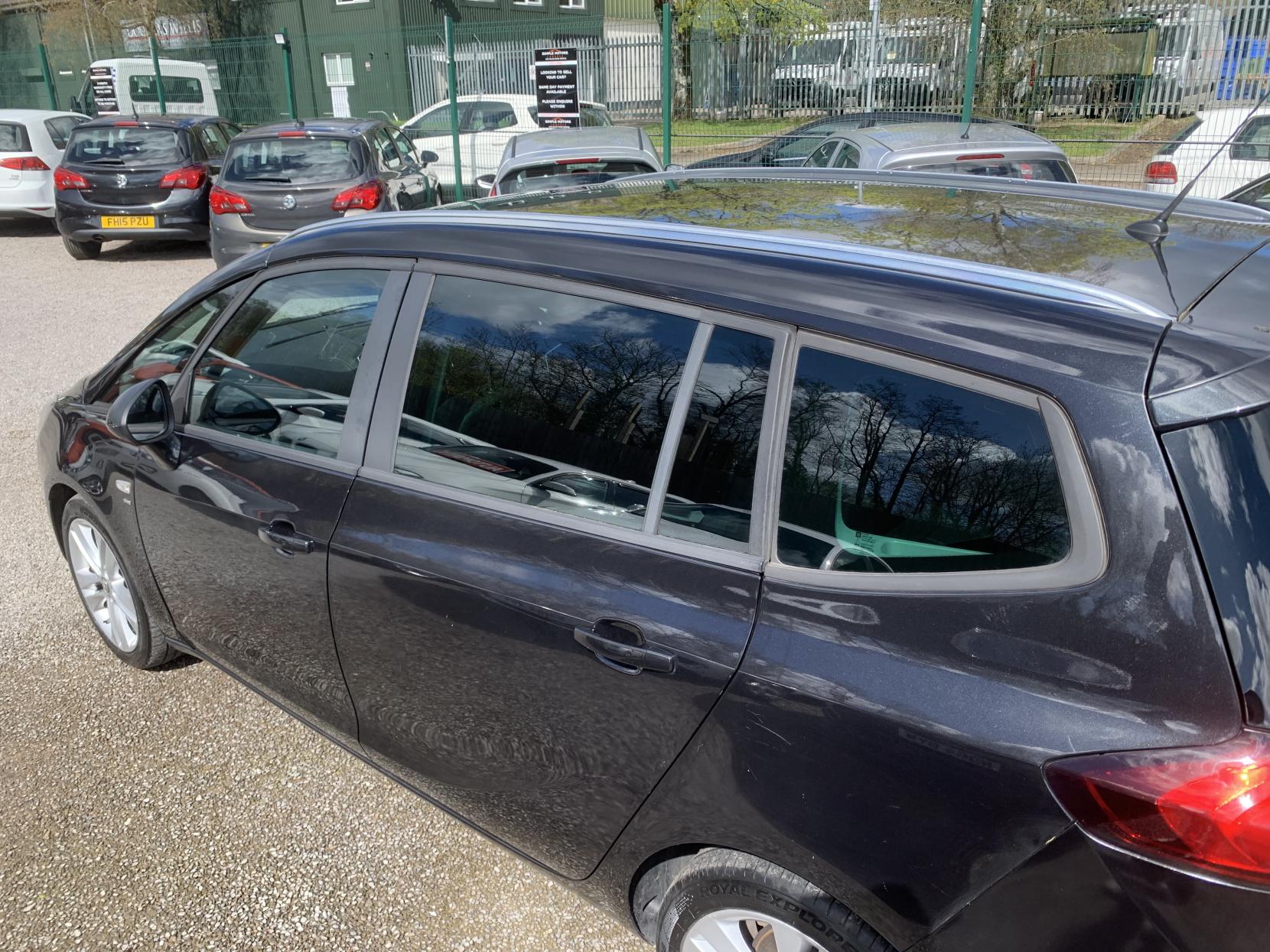 Vauxhall Zafira Tourer 1.4i Turbo SRi MPV 5dr Petrol Manual Euro 6 (140 ps)