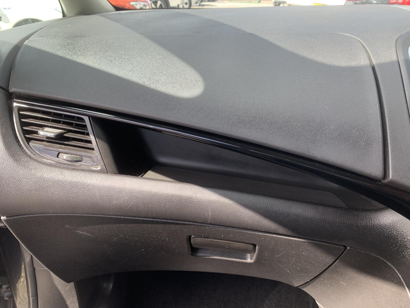 Vauxhall Zafira Tourer 1.4i Turbo SRi MPV 5dr Petrol Manual Euro 6 (140 ps)