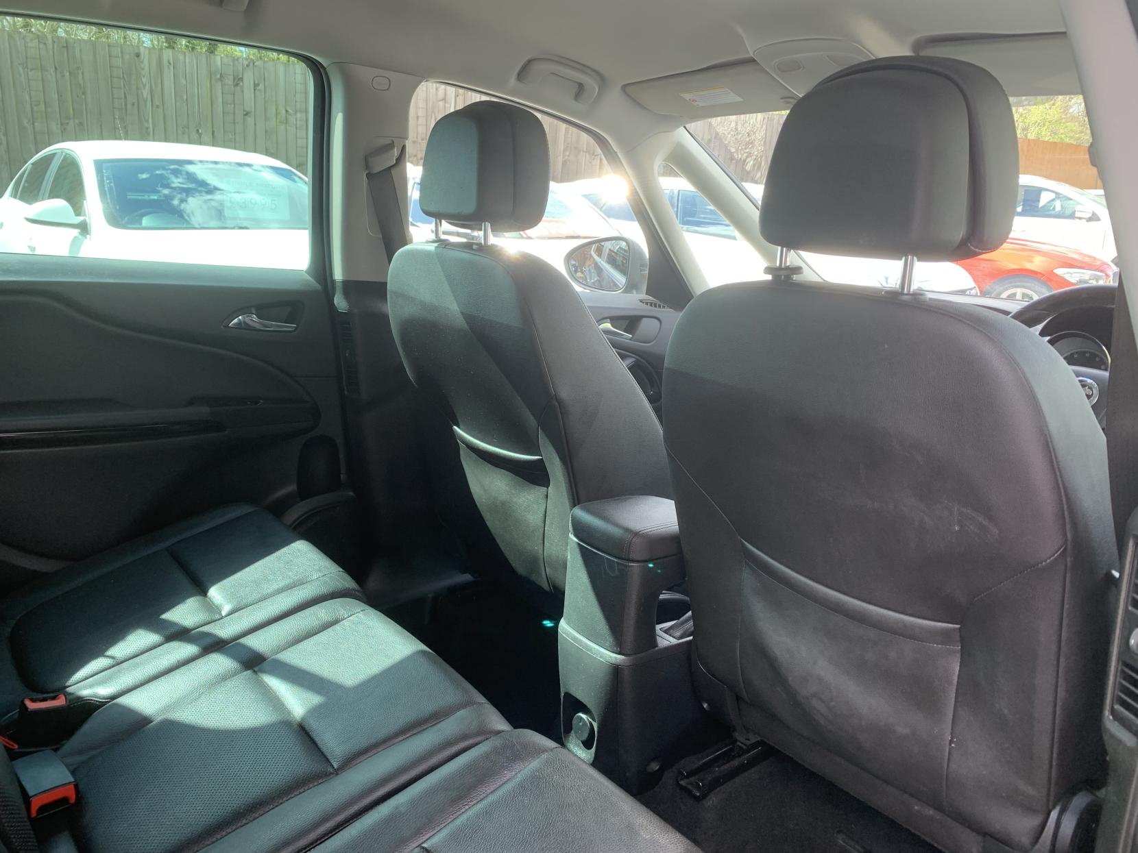 Vauxhall Zafira Tourer 1.4i Turbo SRi MPV 5dr Petrol Manual Euro 6 (140 ps)