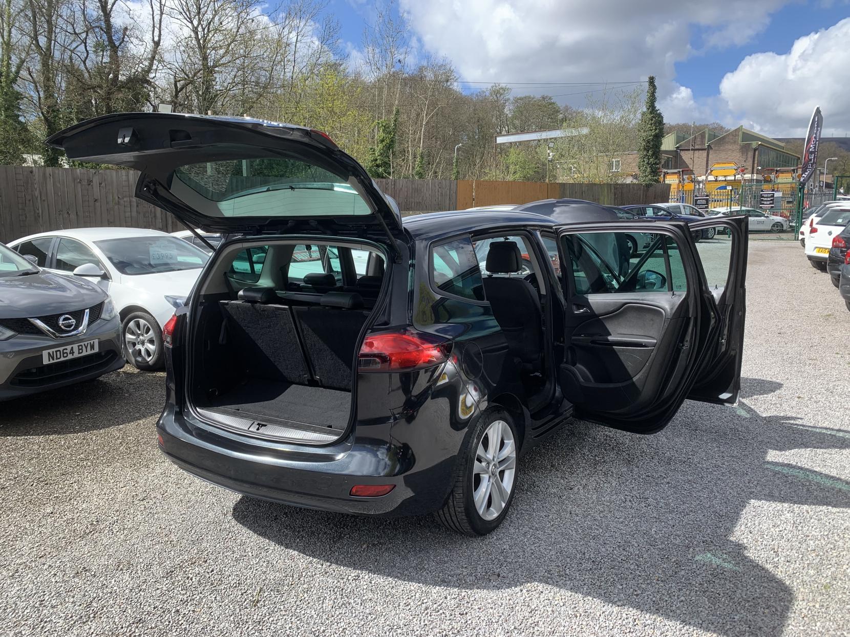 Vauxhall Zafira Tourer 1.4i Turbo SRi MPV 5dr Petrol Manual Euro 6 (140 ps)