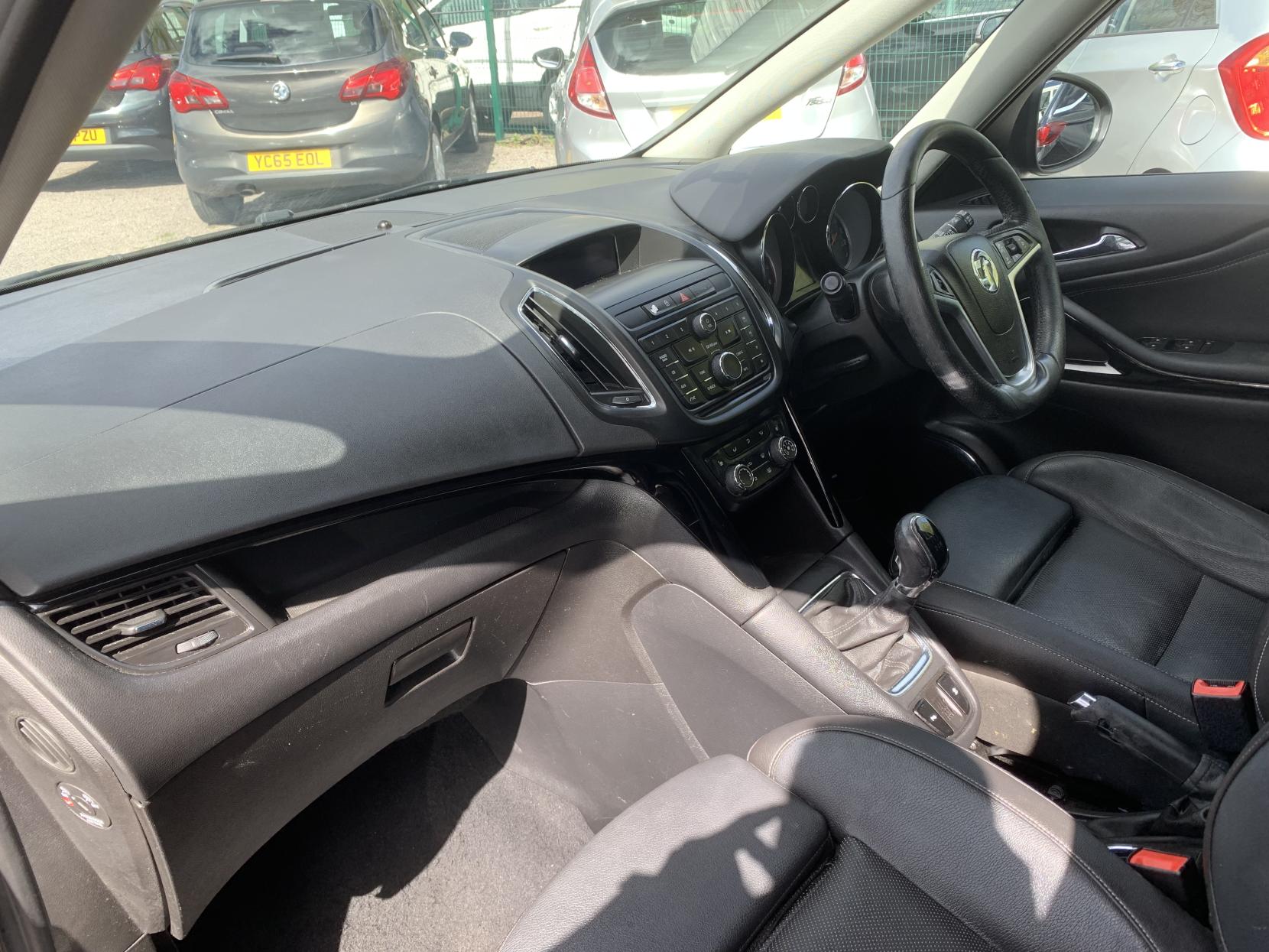 Vauxhall Zafira Tourer 1.4i Turbo SRi MPV 5dr Petrol Manual Euro 6 (140 ps)