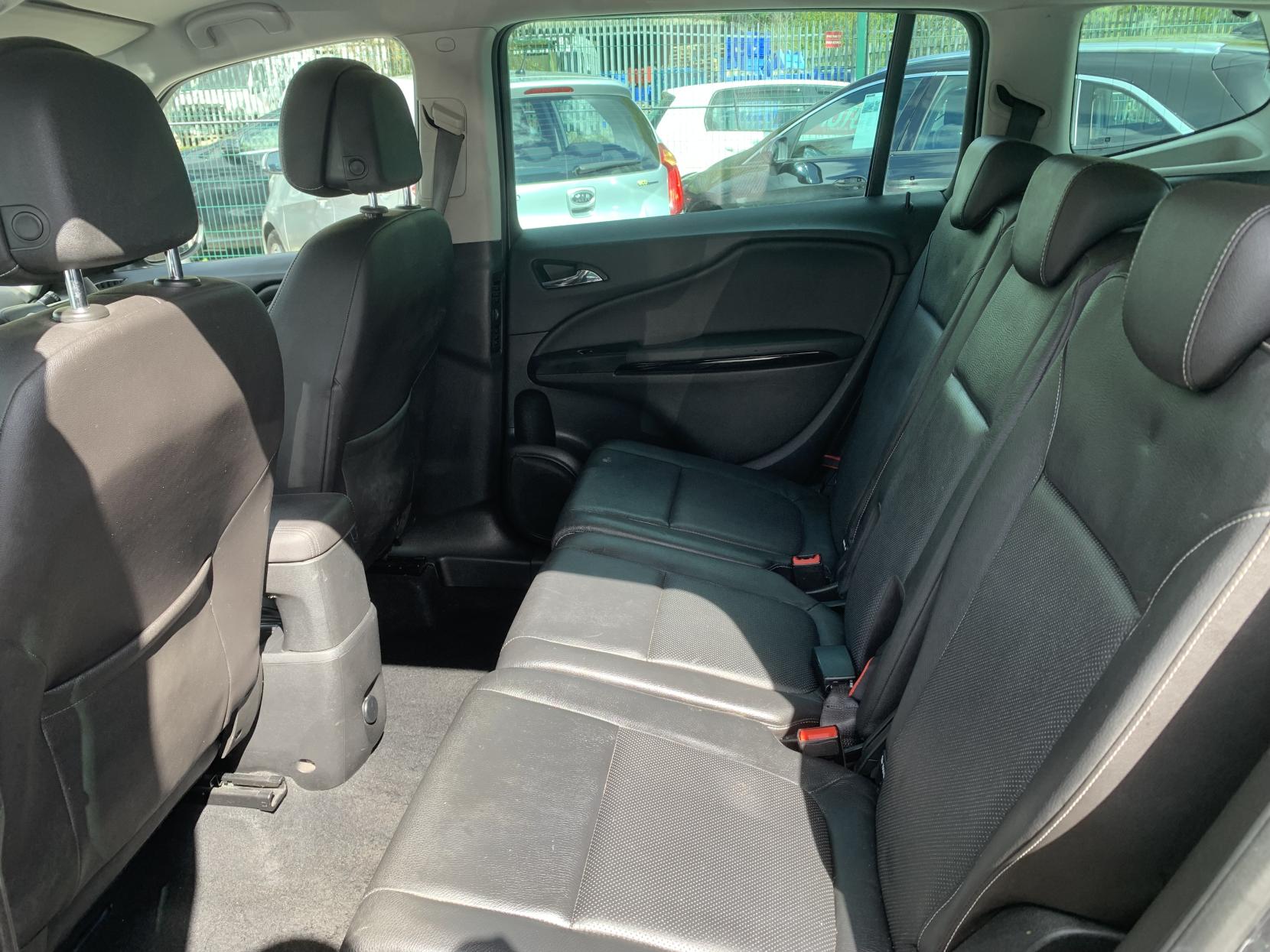 Vauxhall Zafira Tourer 1.4i Turbo SRi MPV 5dr Petrol Manual Euro 6 (140 ps)
