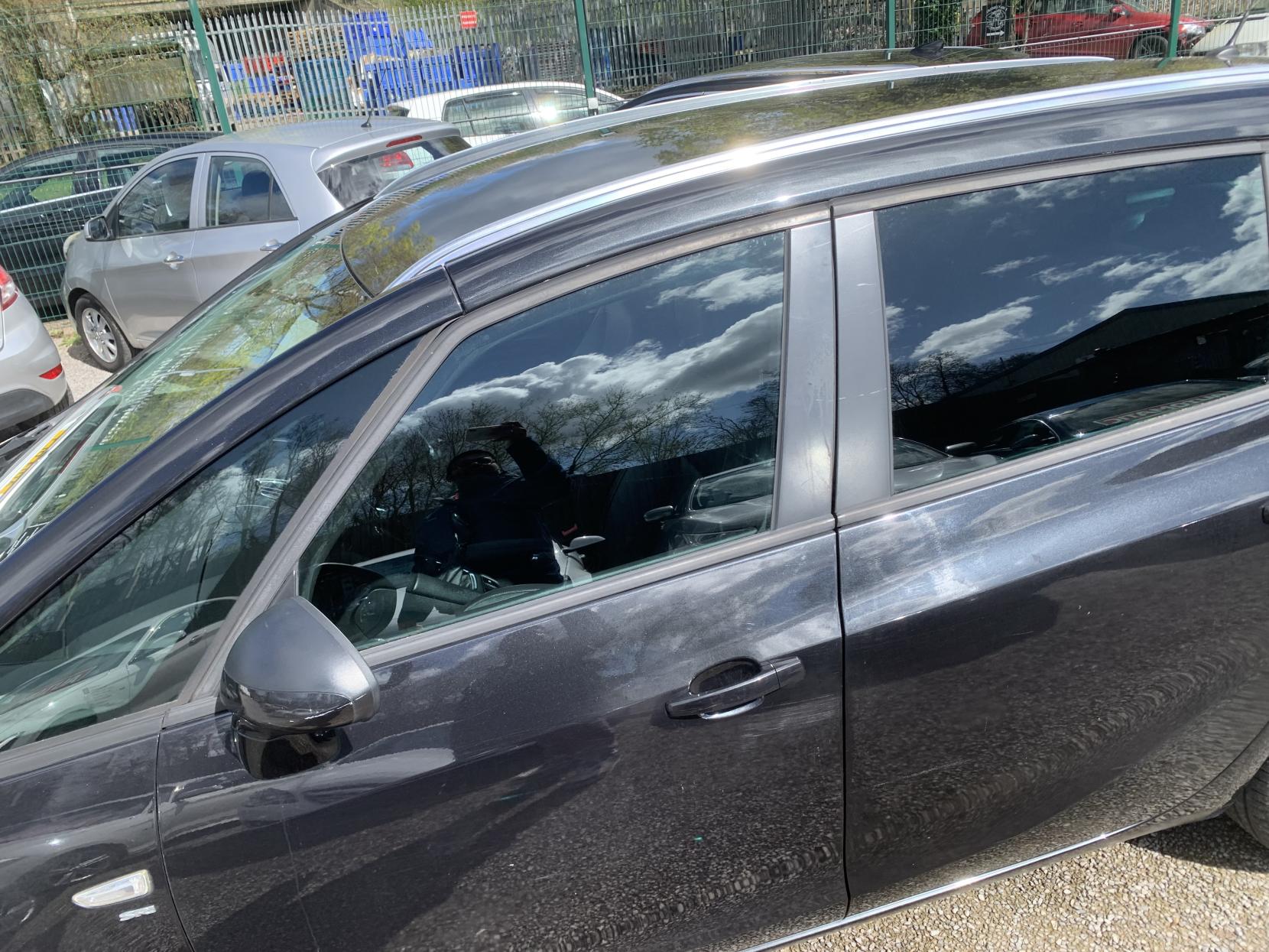 Vauxhall Zafira Tourer 1.4i Turbo SRi MPV 5dr Petrol Manual Euro 6 (140 ps)