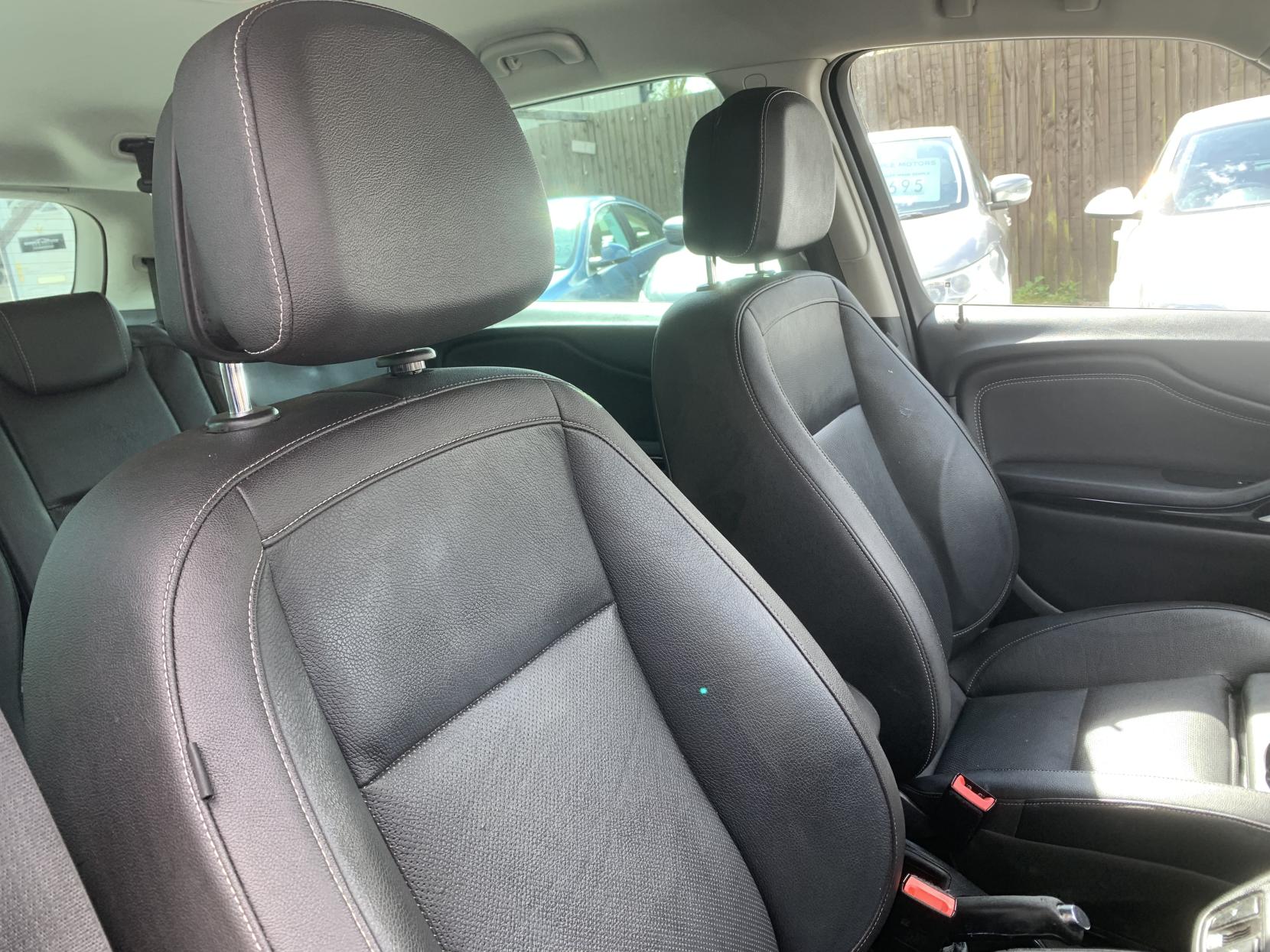 Vauxhall Zafira Tourer 1.4i Turbo SRi MPV 5dr Petrol Manual Euro 6 (140 ps)