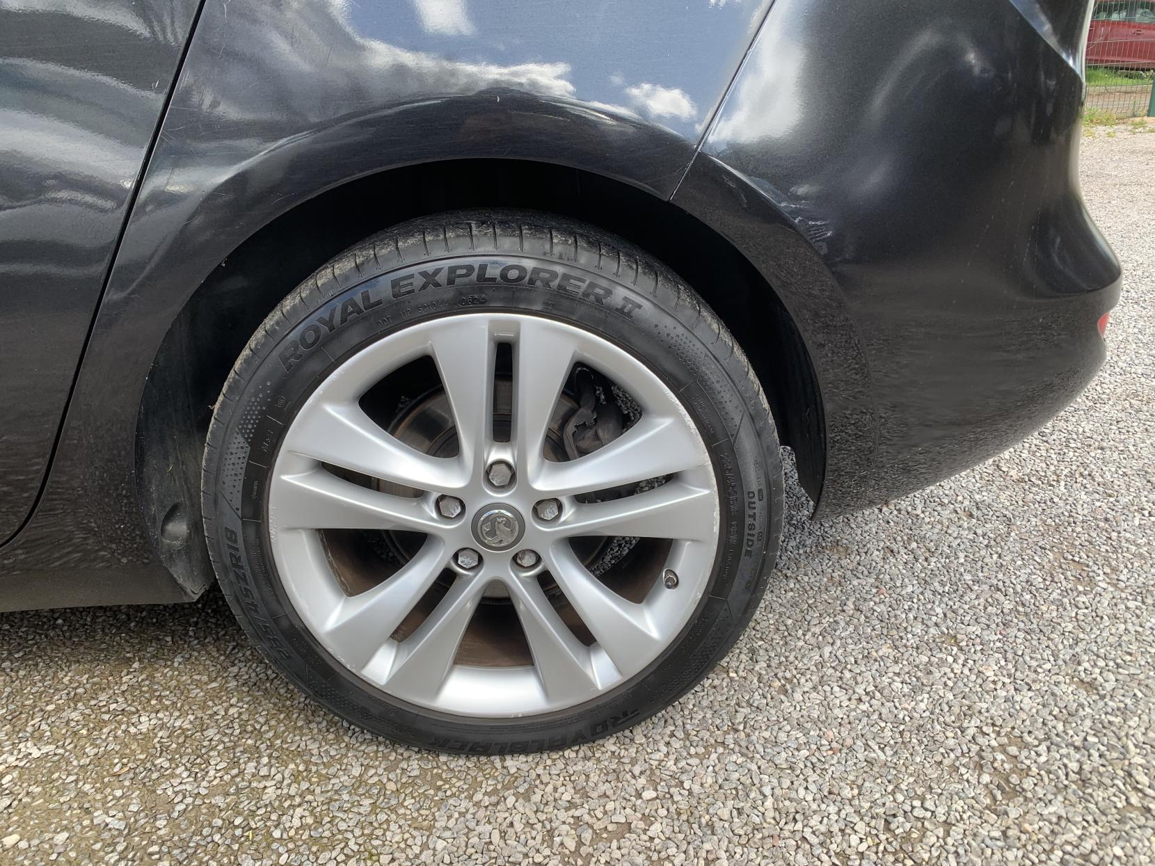 Vauxhall Zafira Tourer 1.4i Turbo SRi MPV 5dr Petrol Manual Euro 6 (140 ps)