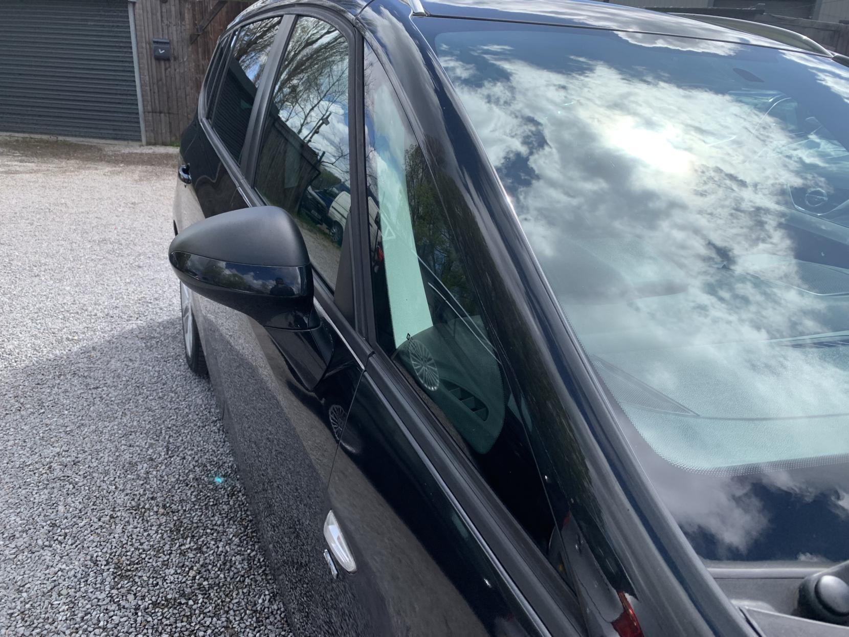 Vauxhall Zafira Tourer 1.4i Turbo SRi MPV 5dr Petrol Manual Euro 6 (140 ps)