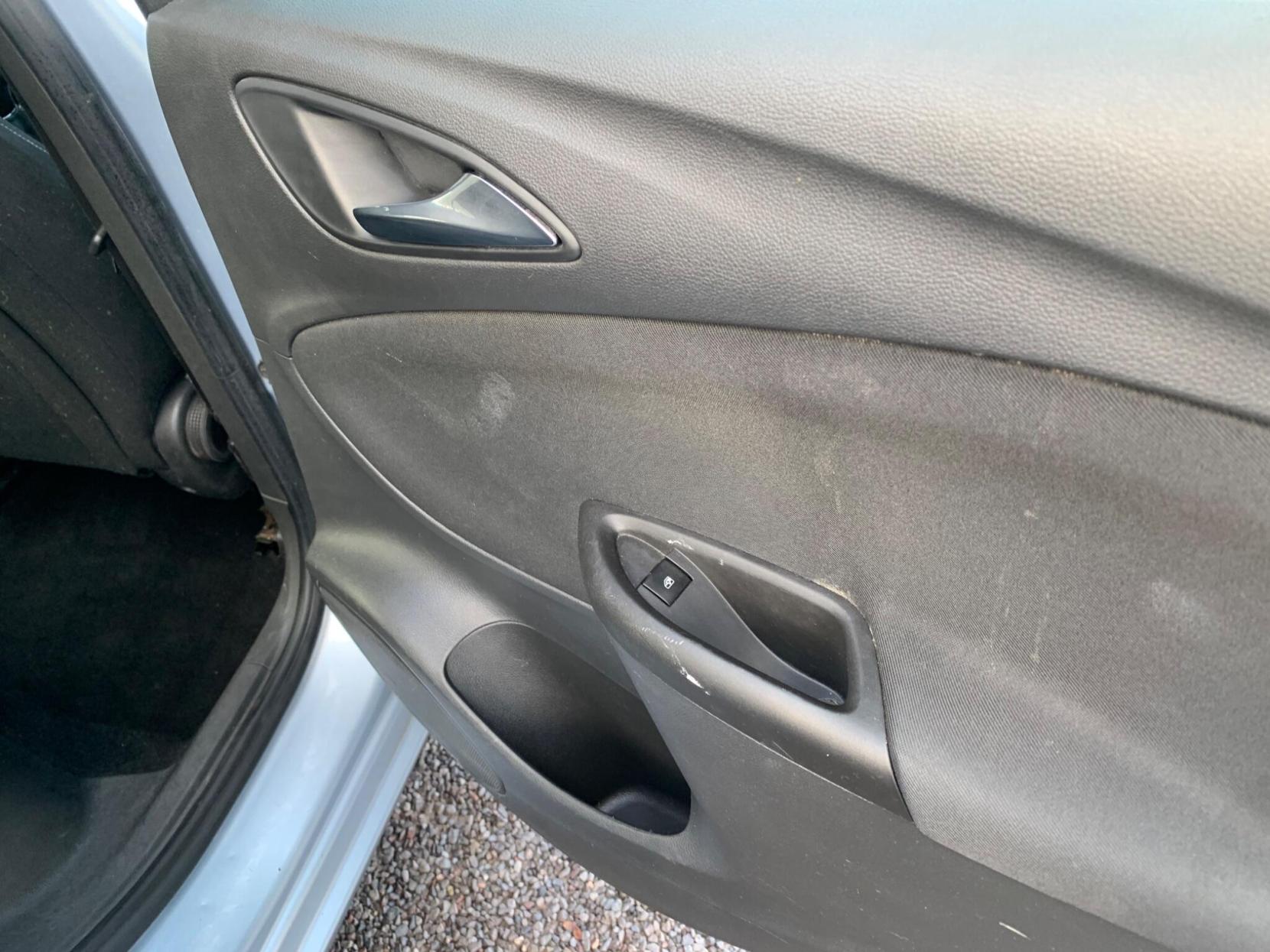 Vauxhall Astra 1.4i Turbo Design Euro 6 5dr