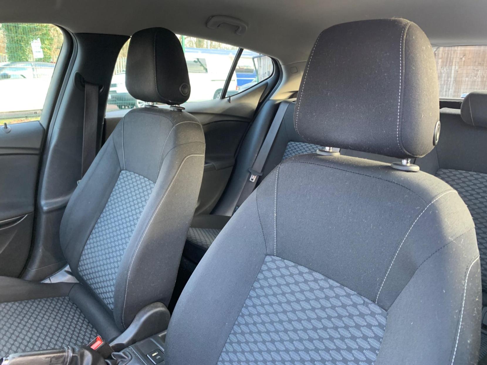 Vauxhall Astra 1.4i Turbo Design Euro 6 5dr