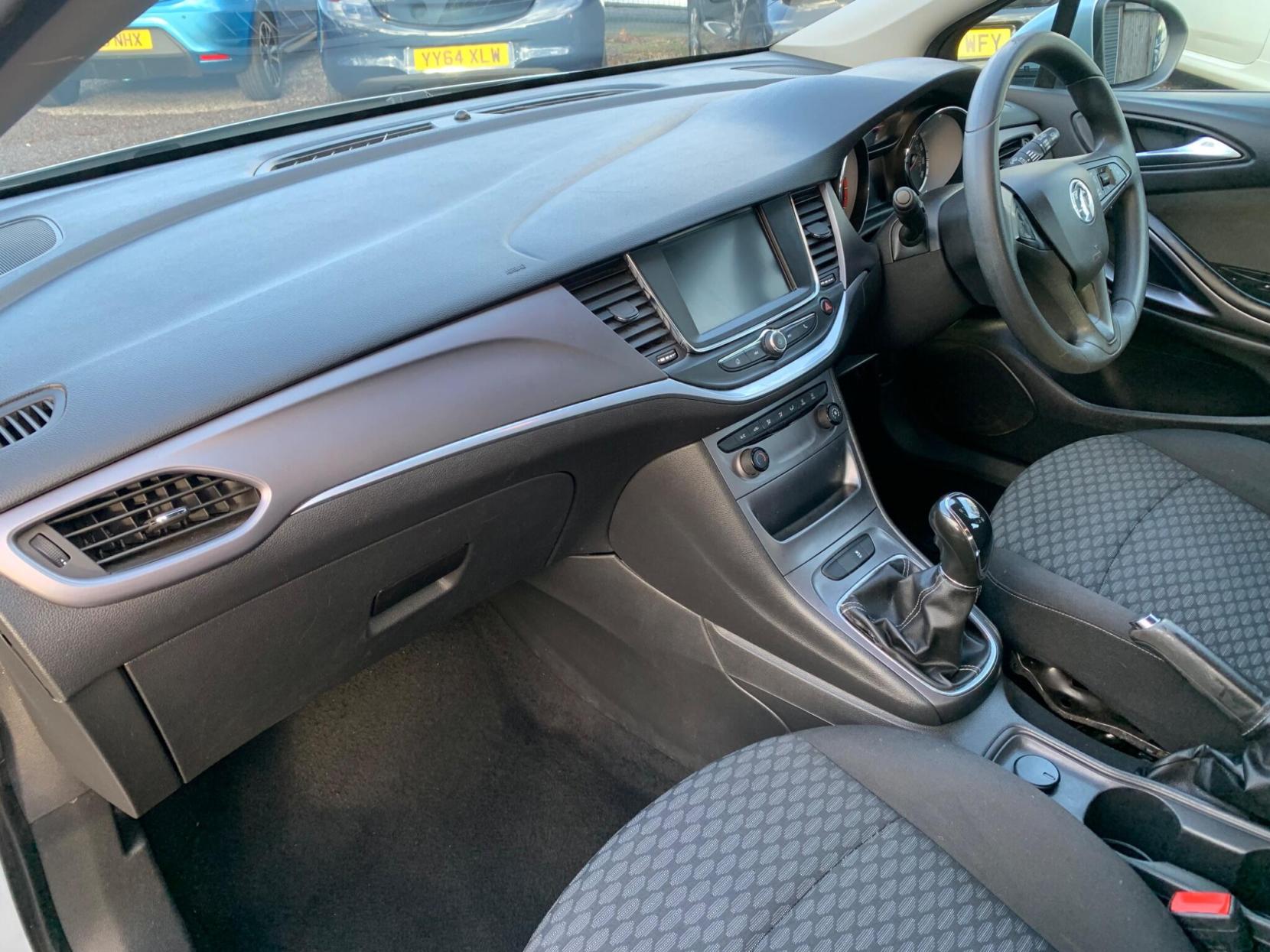 Vauxhall Astra 1.4i Turbo Design Euro 6 5dr