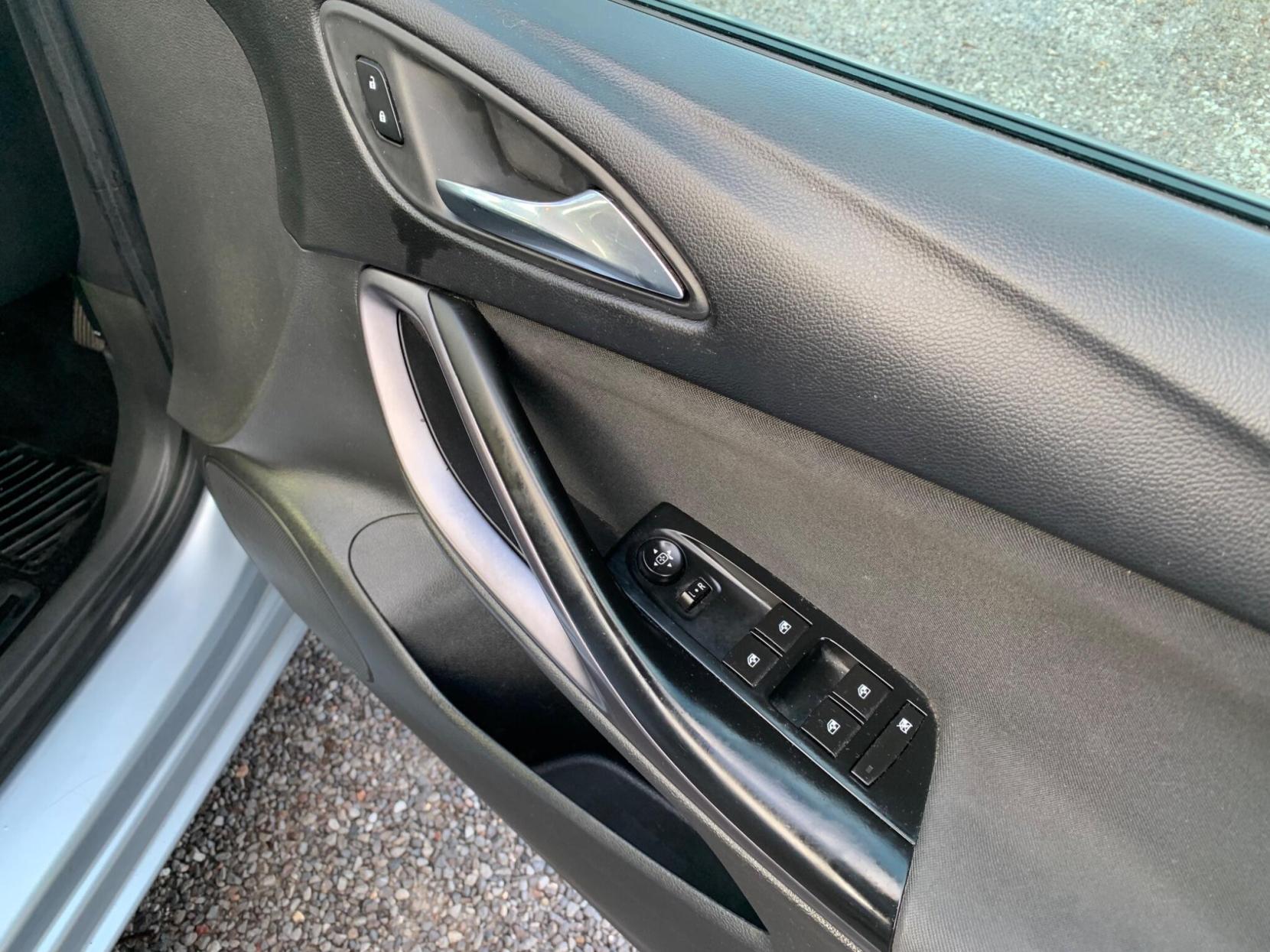 Vauxhall Astra 1.4i Turbo Design Euro 6 5dr