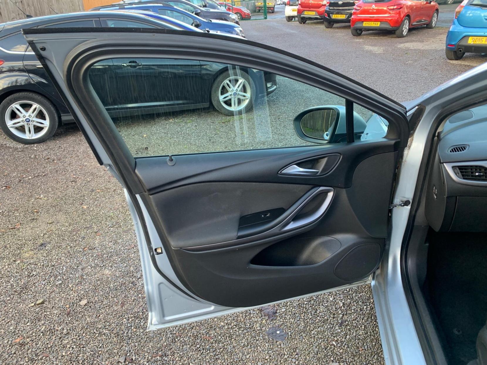 Vauxhall Astra 1.4i Turbo Design Euro 6 5dr